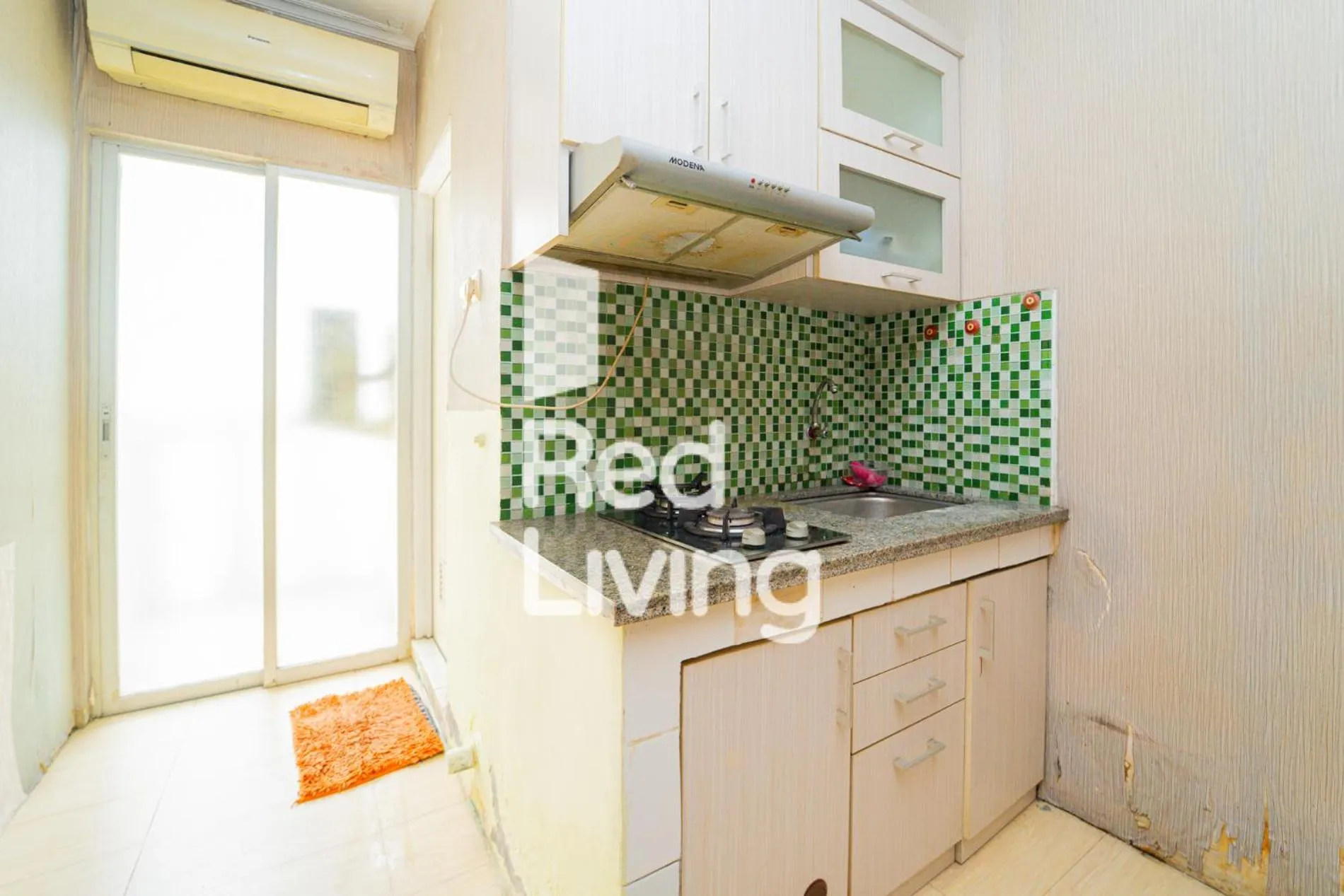 Kitchen or kitchenette in RedLiving Apartemen Cibubur Village - Lily's Room Tower C