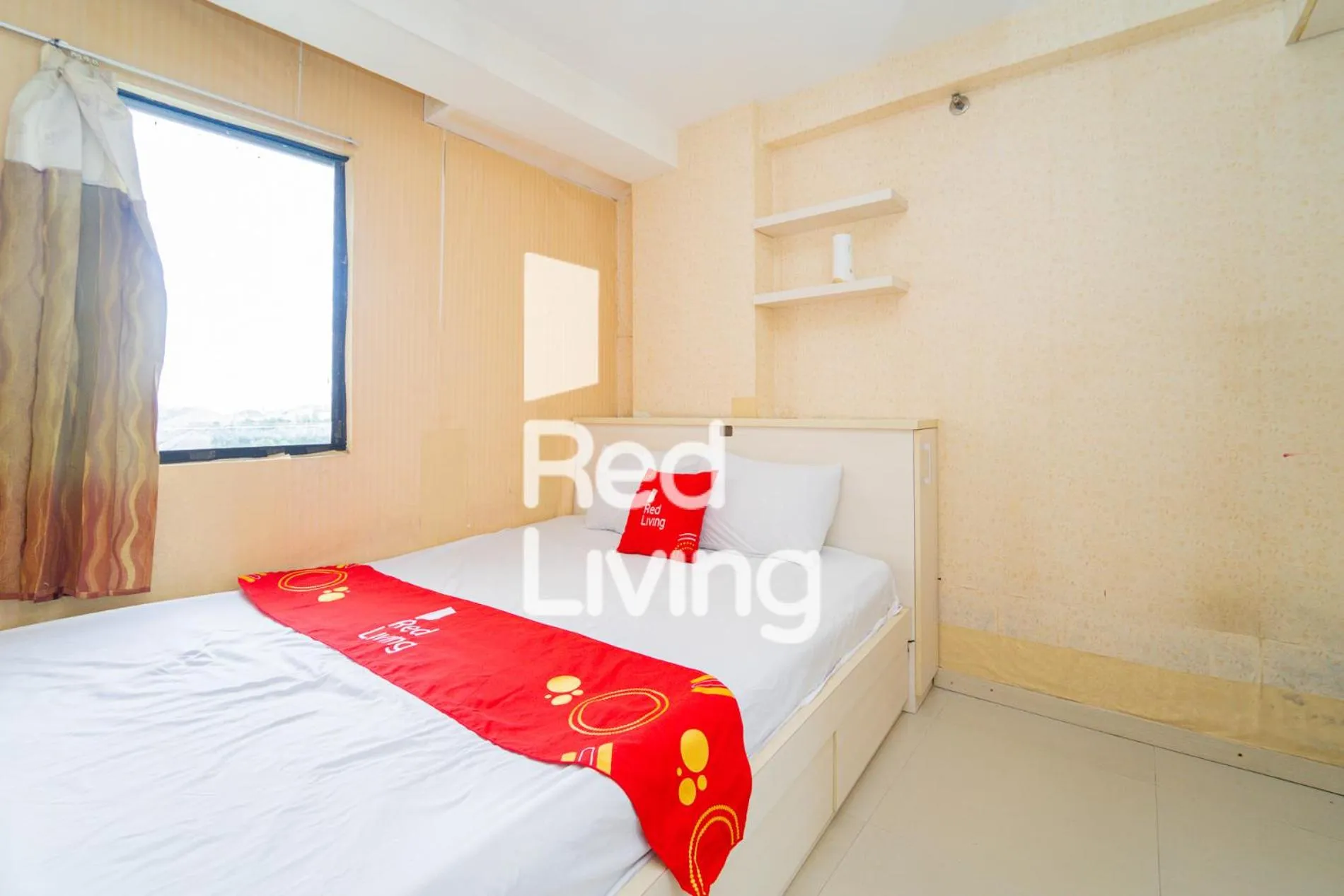 Bedroom, Bed in RedLiving Apartemen Cibubur Village - Lily's Room Tower C