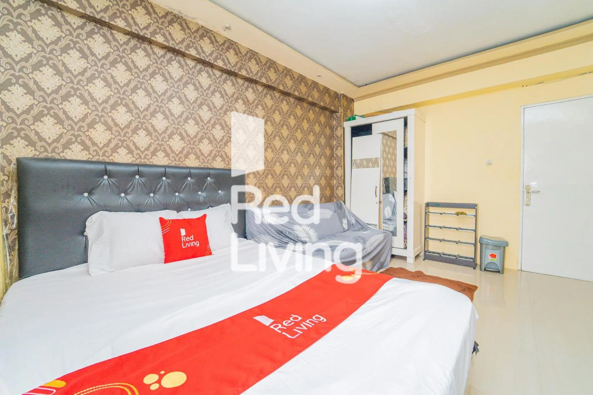 Bedroom, Bed in RedLiving Apartemen Cibubur Village - Lily's Room Tower C