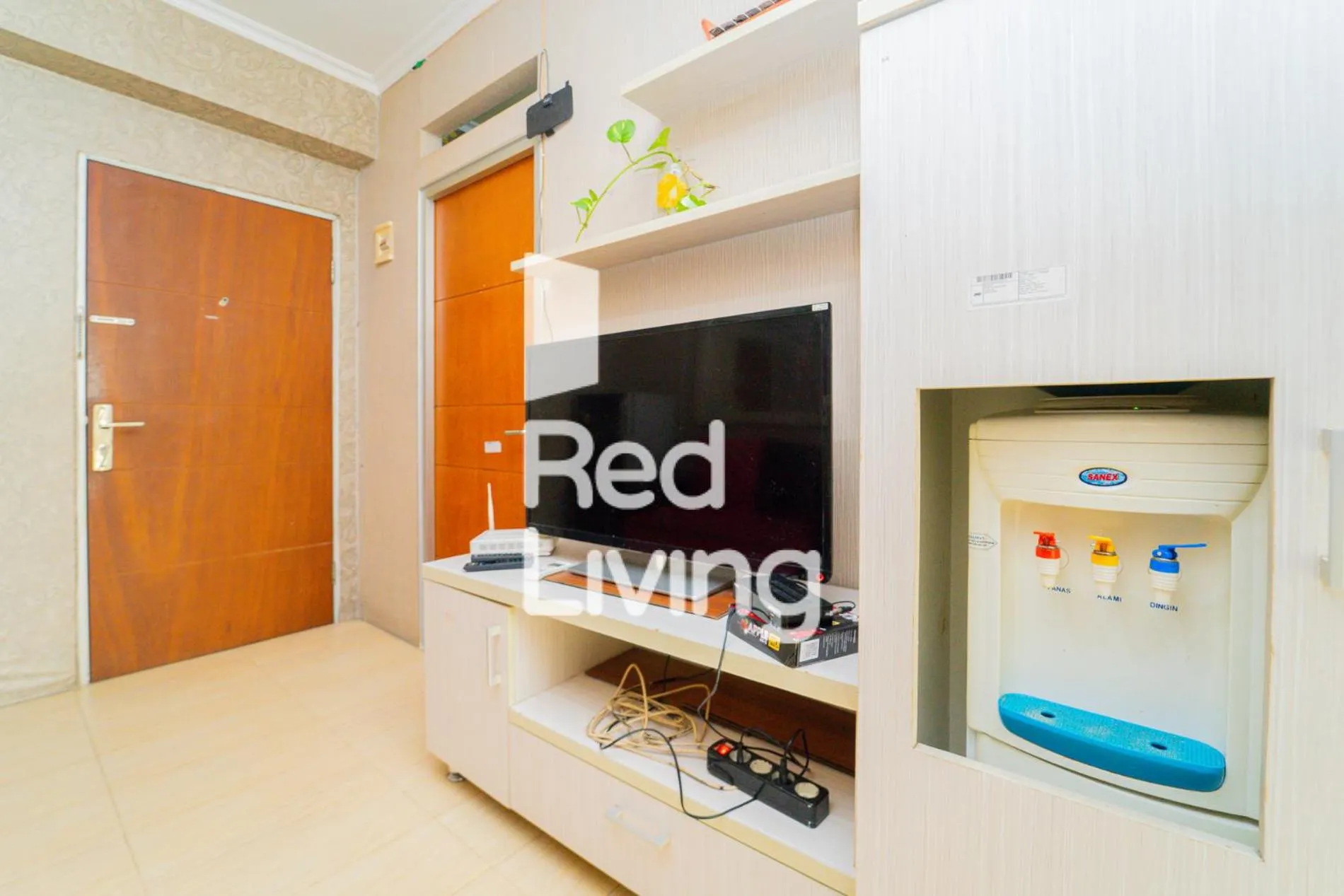 TV and multimedia in RedLiving Apartemen Cibubur Village - Lily's Room Tower C
