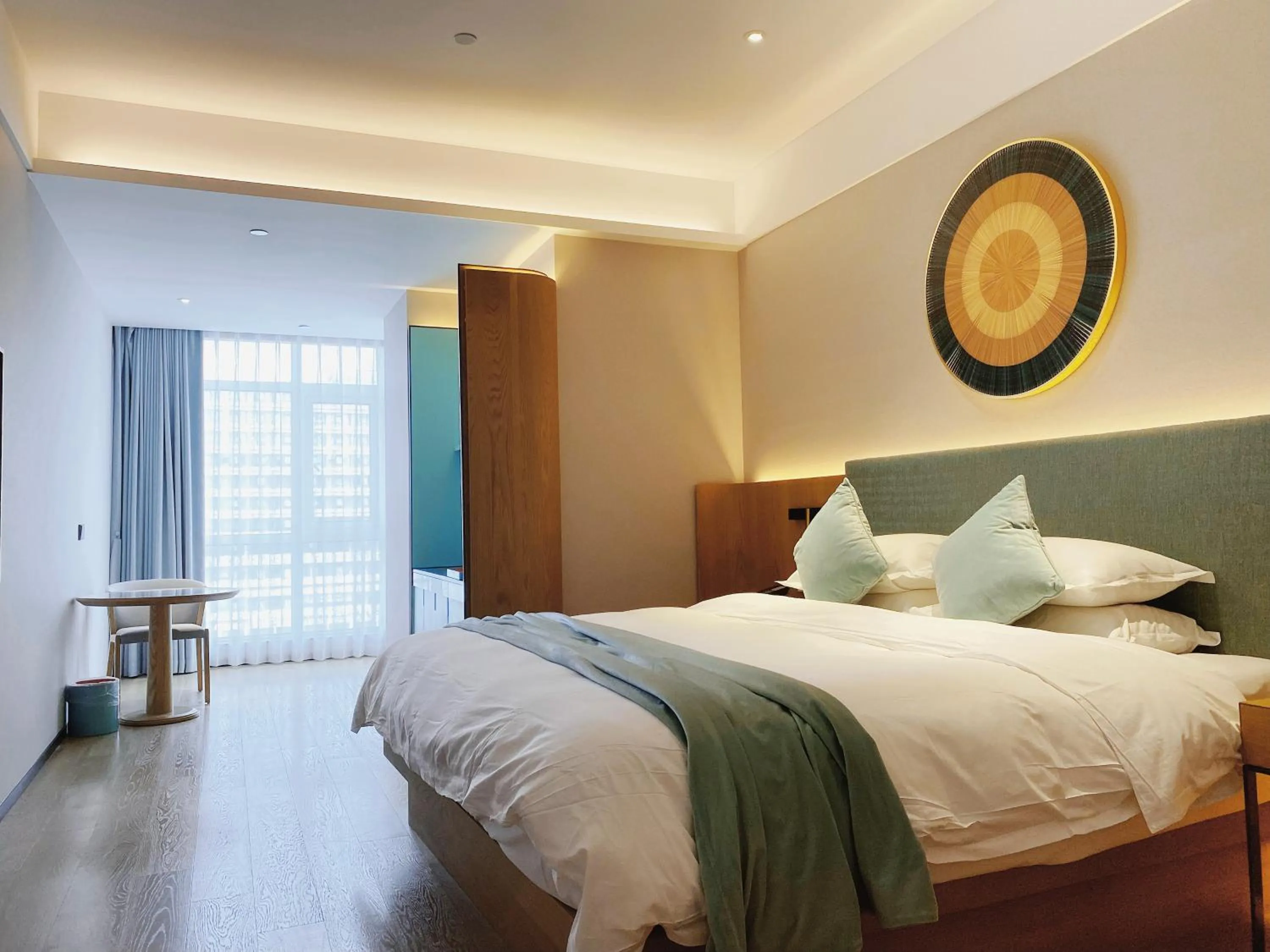Photo of the whole room, Bed in SSAW Boutique Hotel ZHIJIANG IMPRESSION