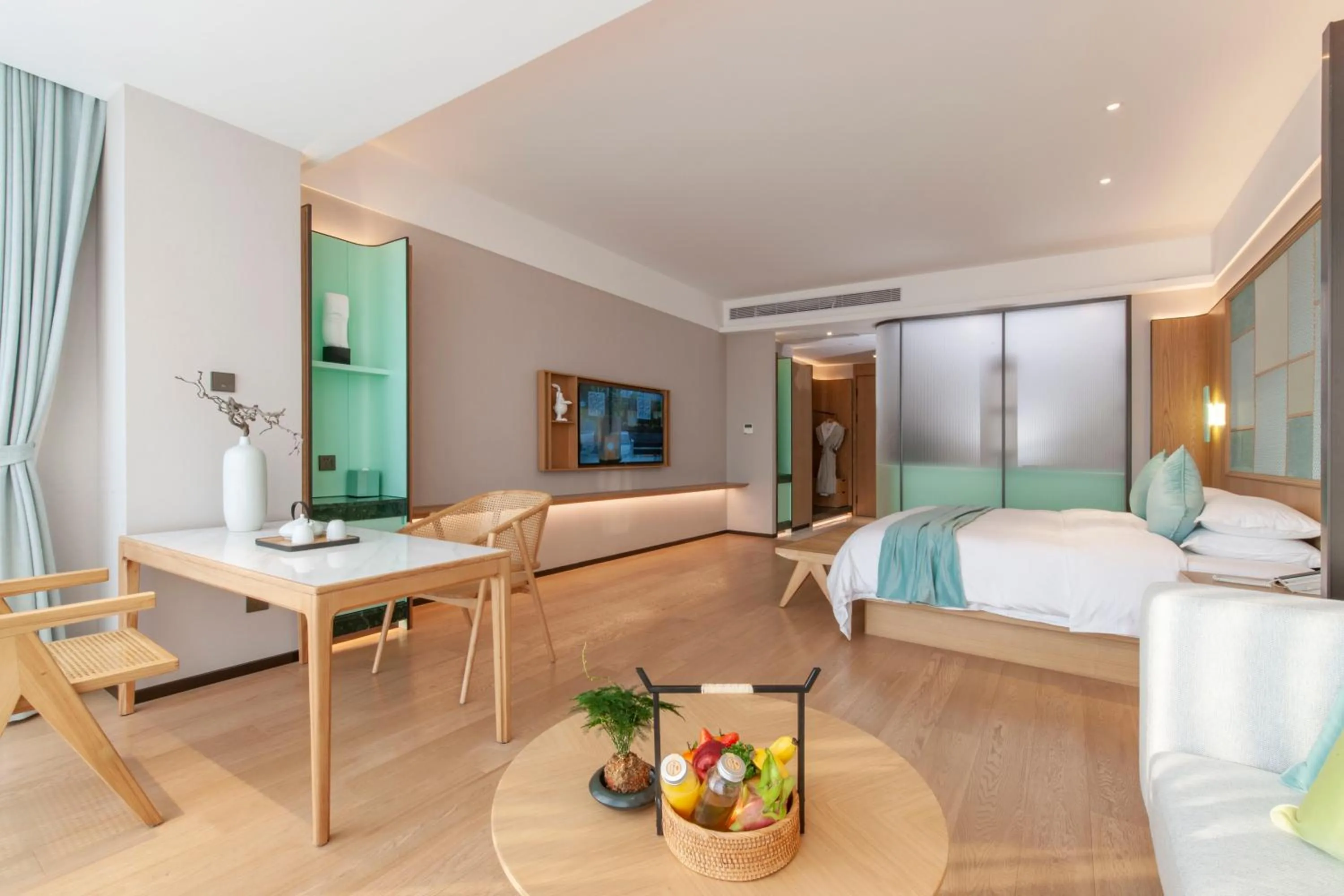 Seating area, Bed in SSAW Boutique Hotel ZHIJIANG IMPRESSION