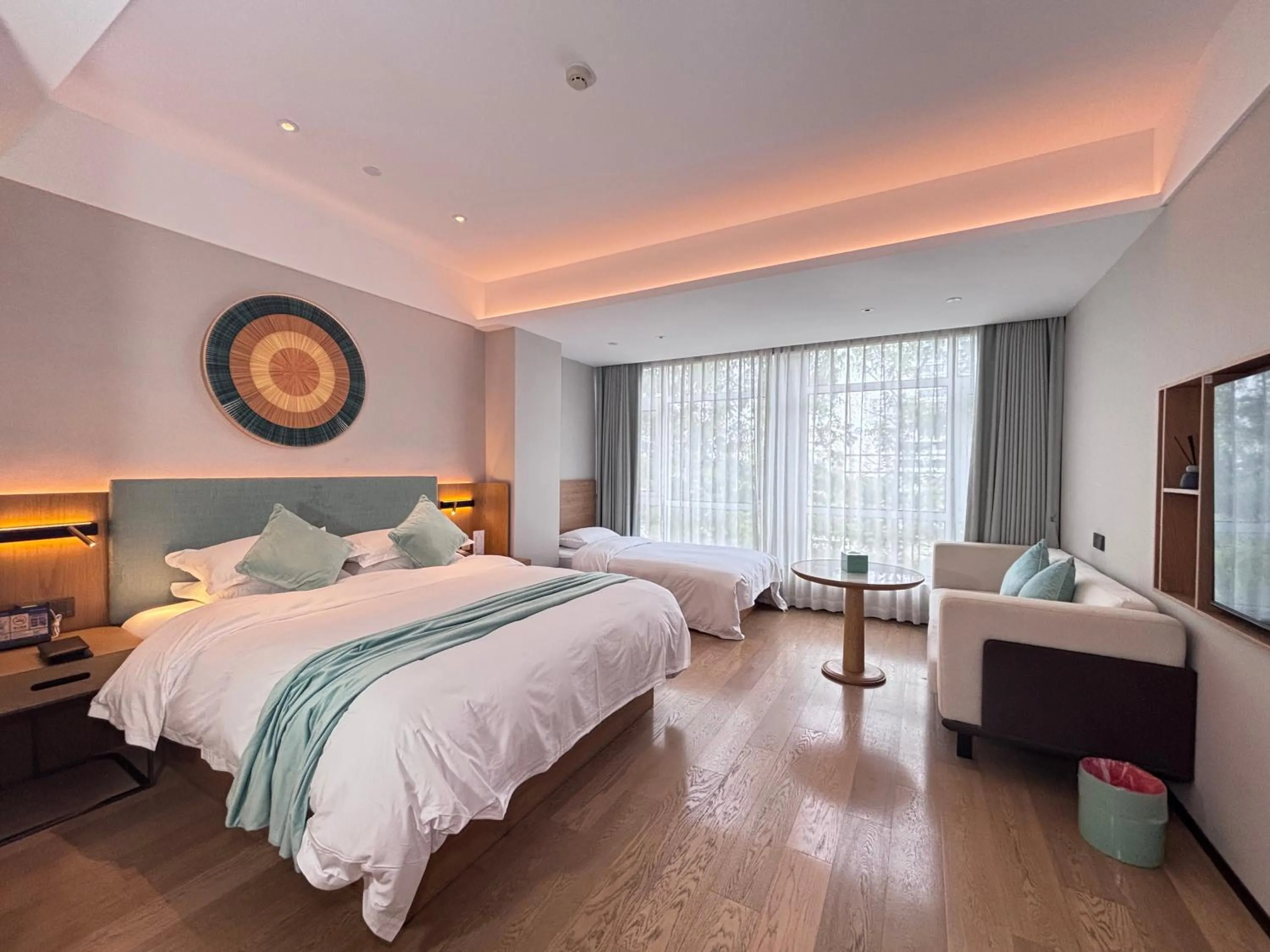 Photo of the whole room, Bed in SSAW Boutique Hotel ZHIJIANG IMPRESSION