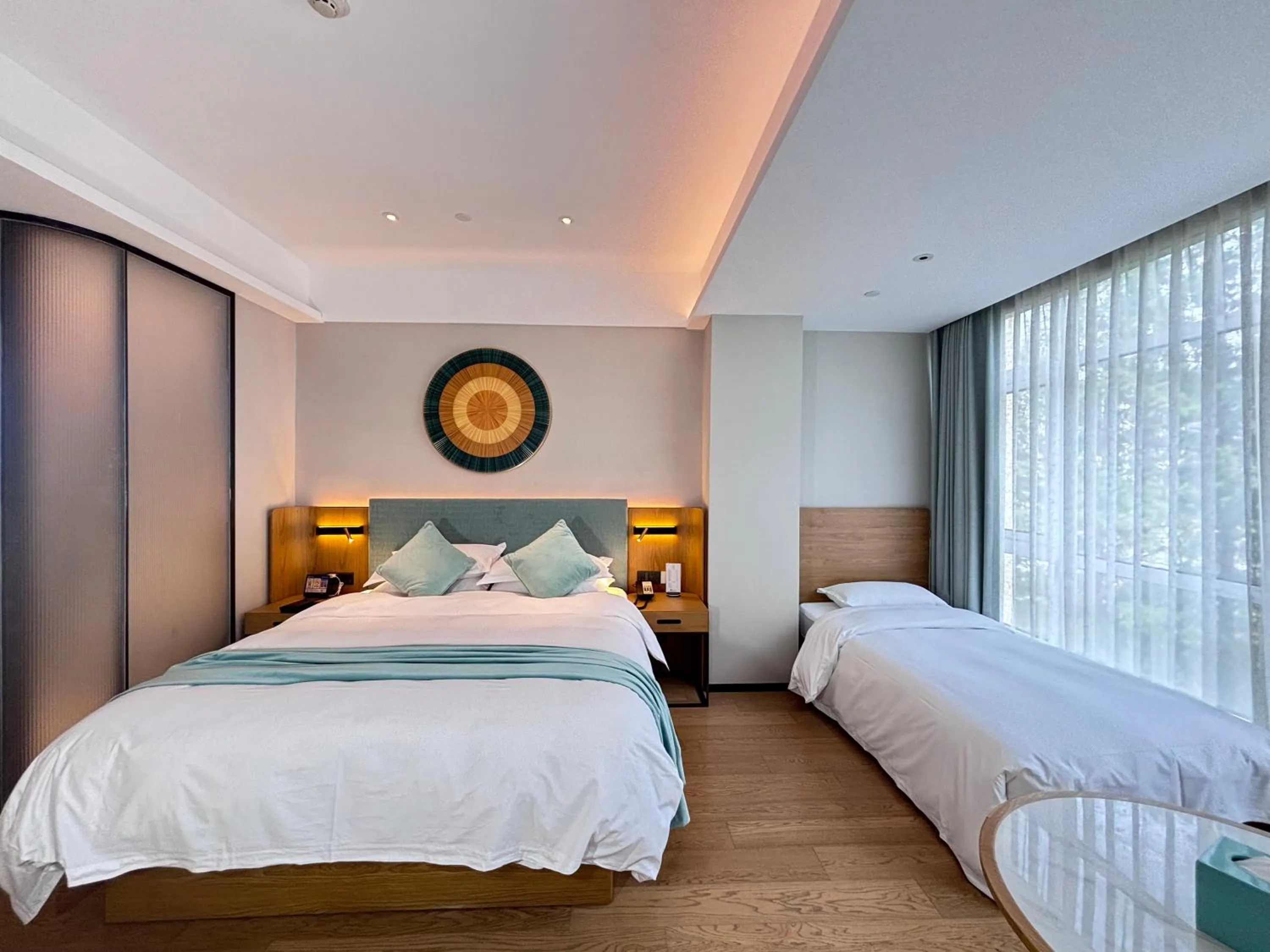 Photo of the whole room, Bed in SSAW Boutique Hotel ZHIJIANG IMPRESSION