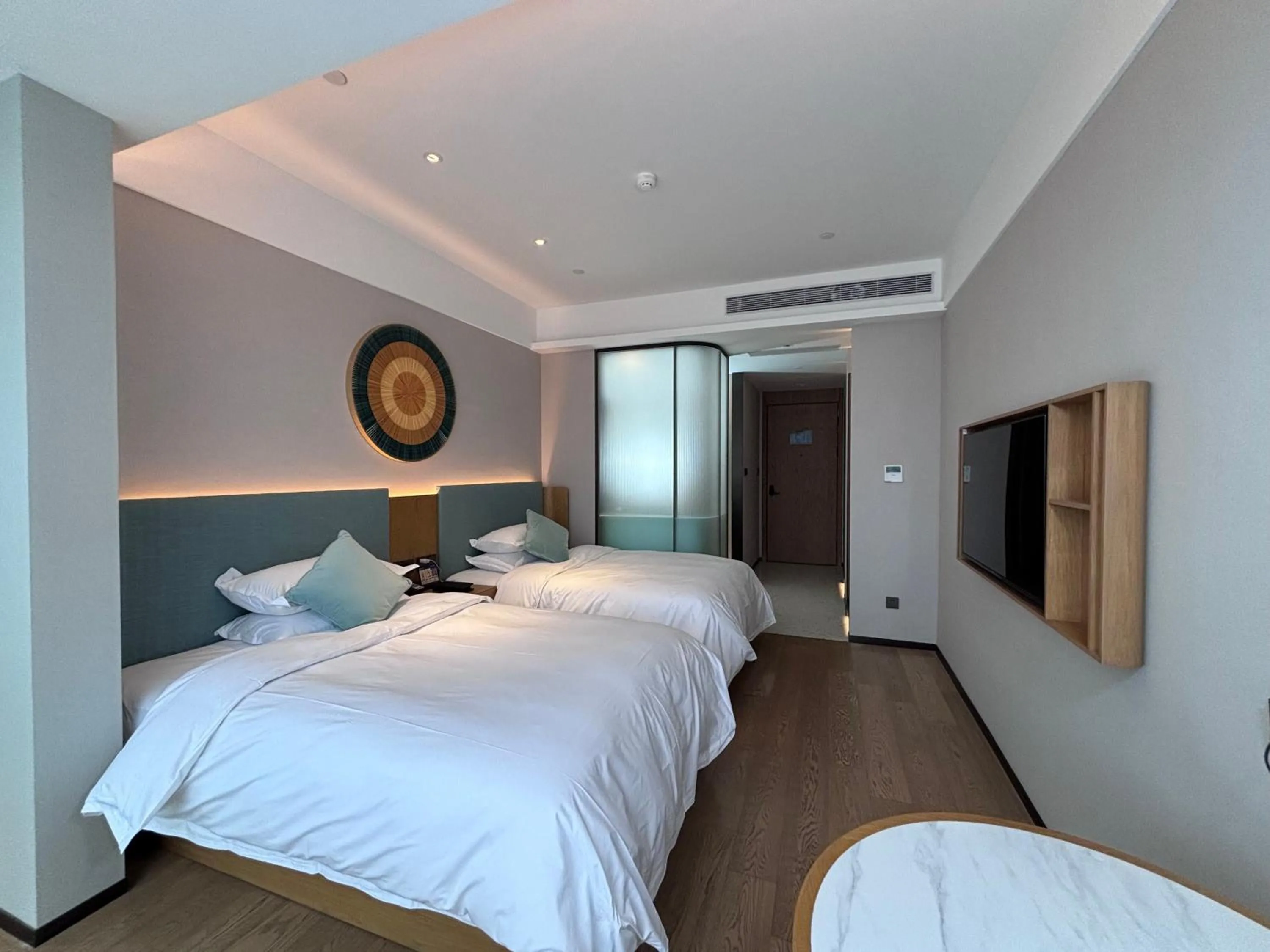 Photo of the whole room, Bed in SSAW Boutique Hotel ZHIJIANG IMPRESSION
