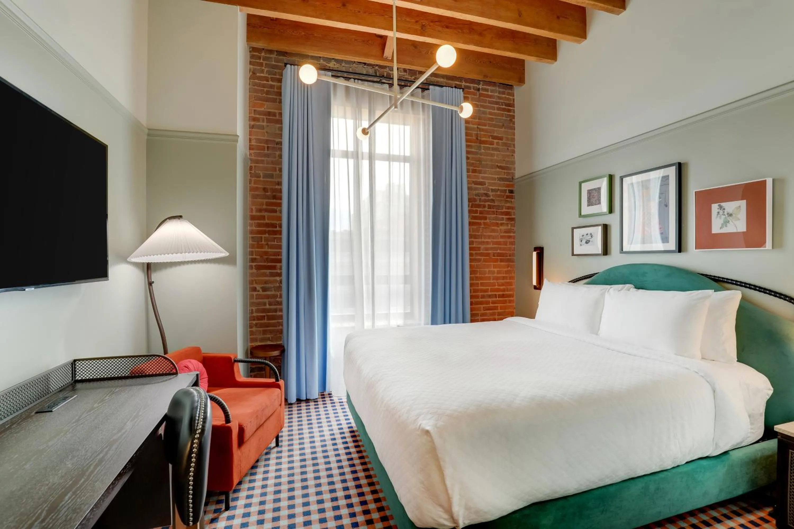 Bedroom, Bed in Trilogy Hotel Montgomery, Autograph Collection