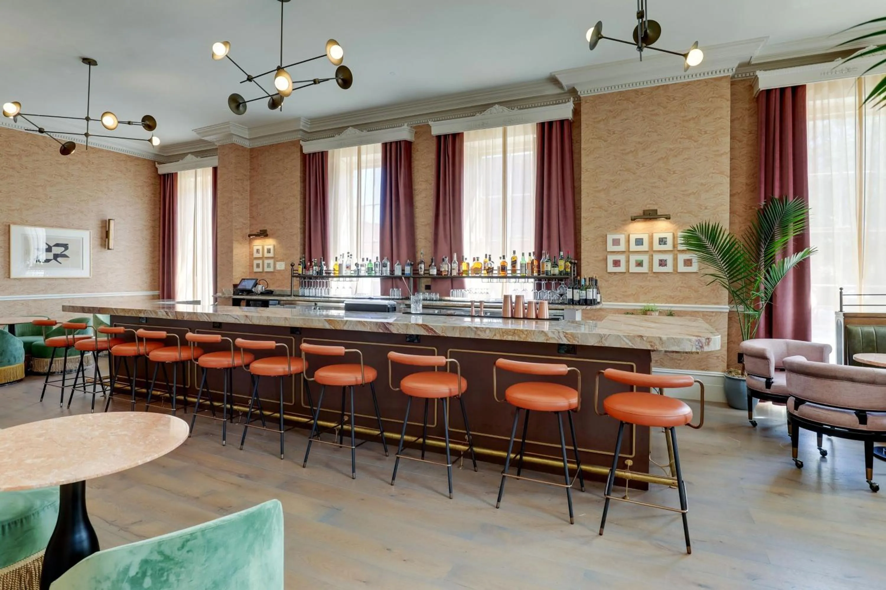 Lounge or bar in Trilogy Hotel Montgomery, Autograph Collection