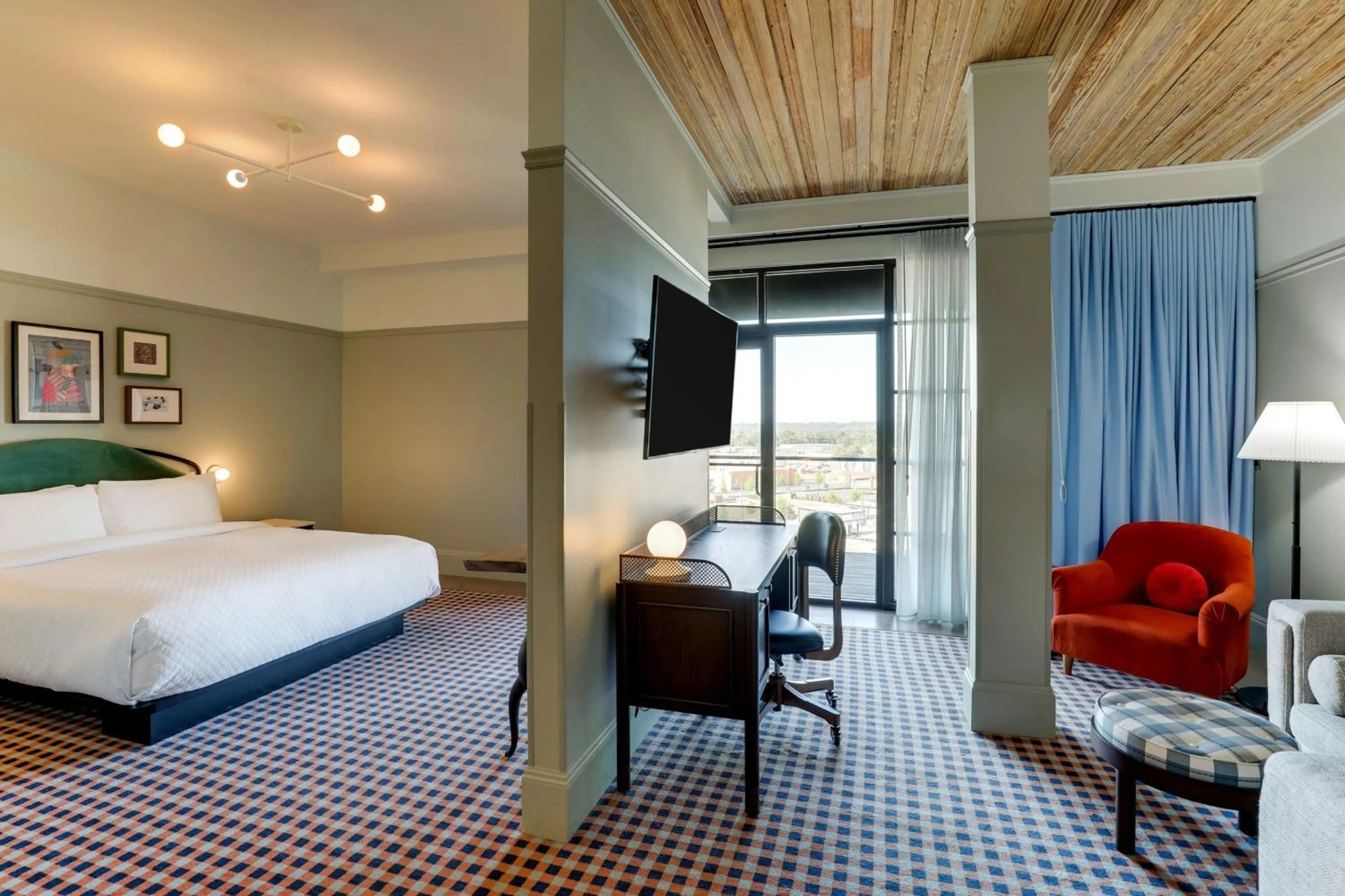 Photo of the whole room, Bed in Trilogy Hotel Montgomery, Autograph Collection