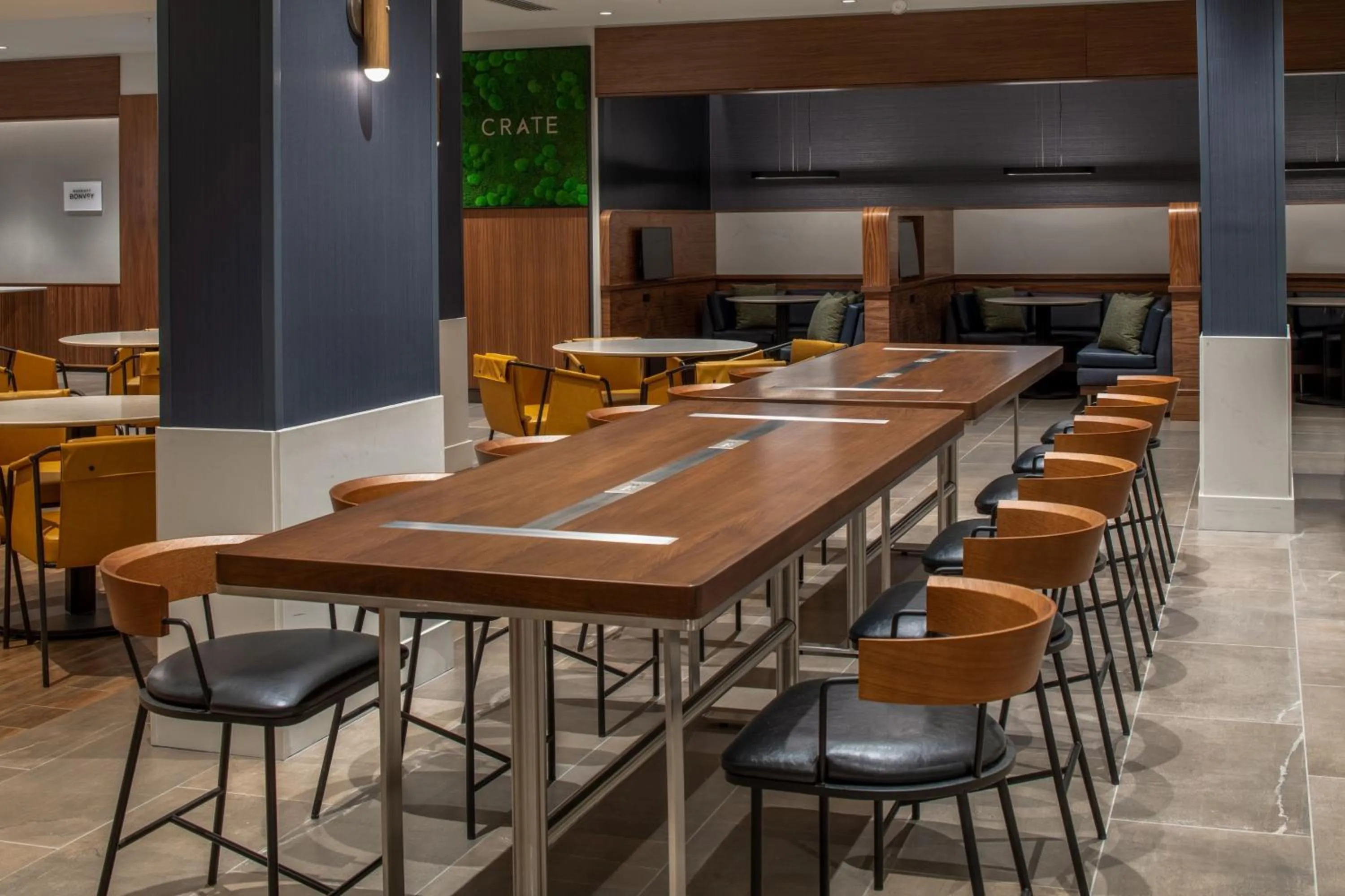 Restaurant/places to eat in Courtyard by Marriott Olympia