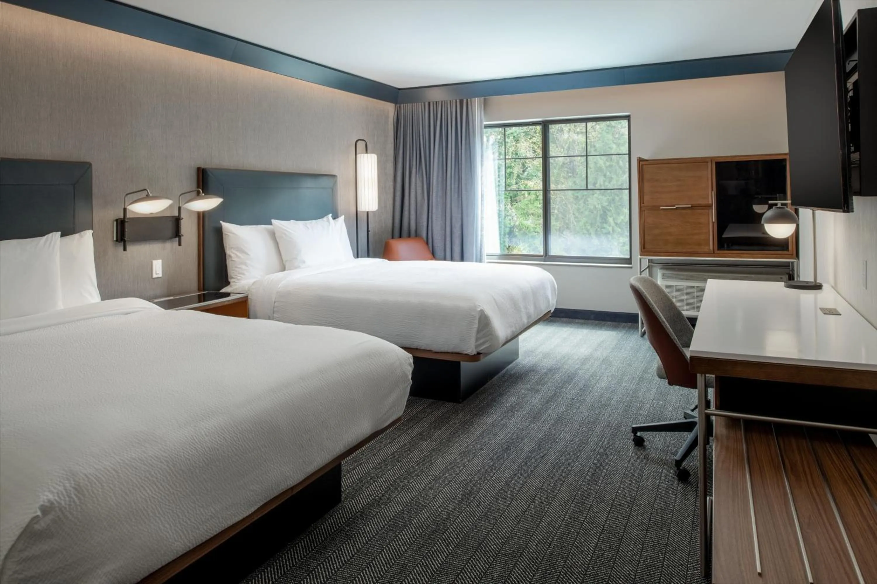 Photo of the whole room, Bed in Courtyard by Marriott Olympia