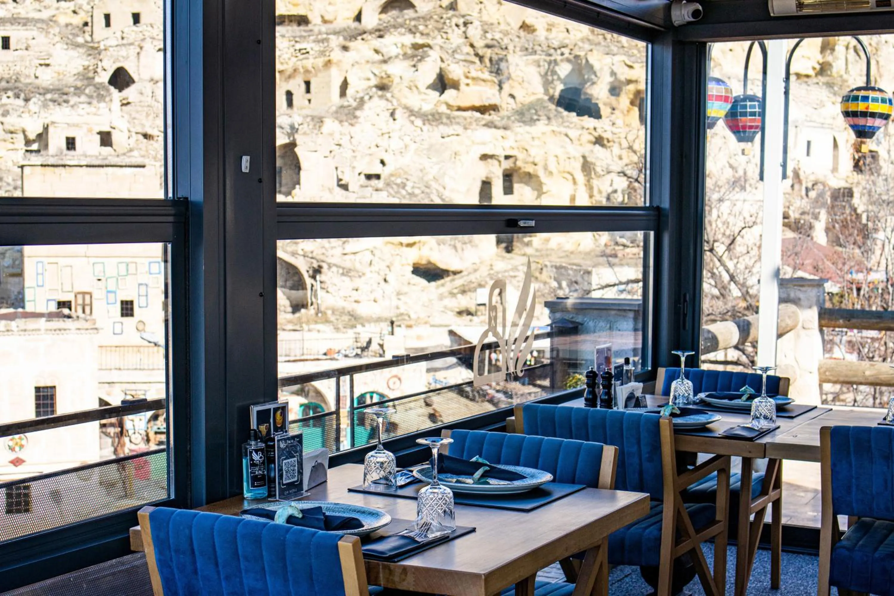 Restaurant/places to eat in Bala Cave House