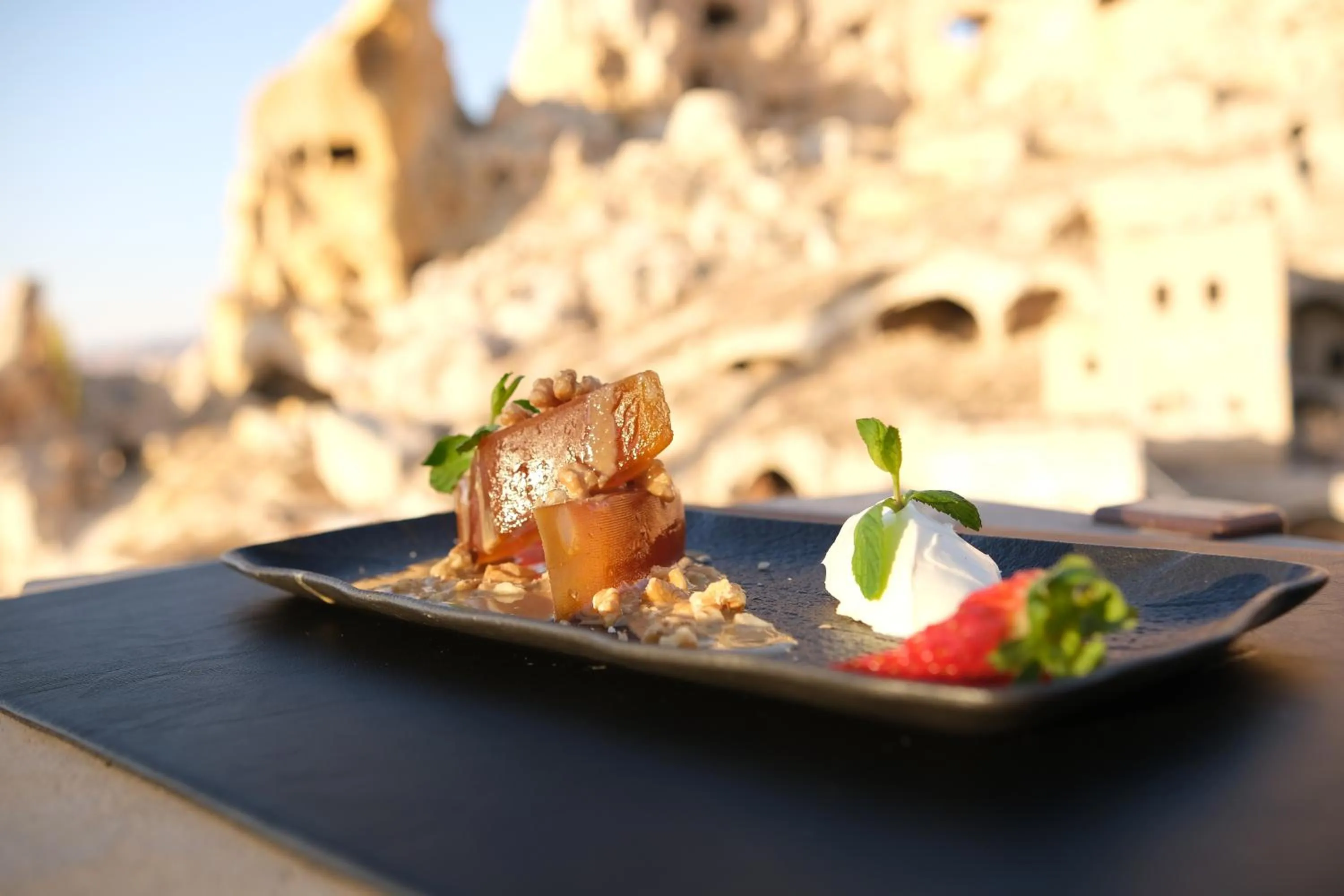 Restaurant/places to eat in Bala Cave House