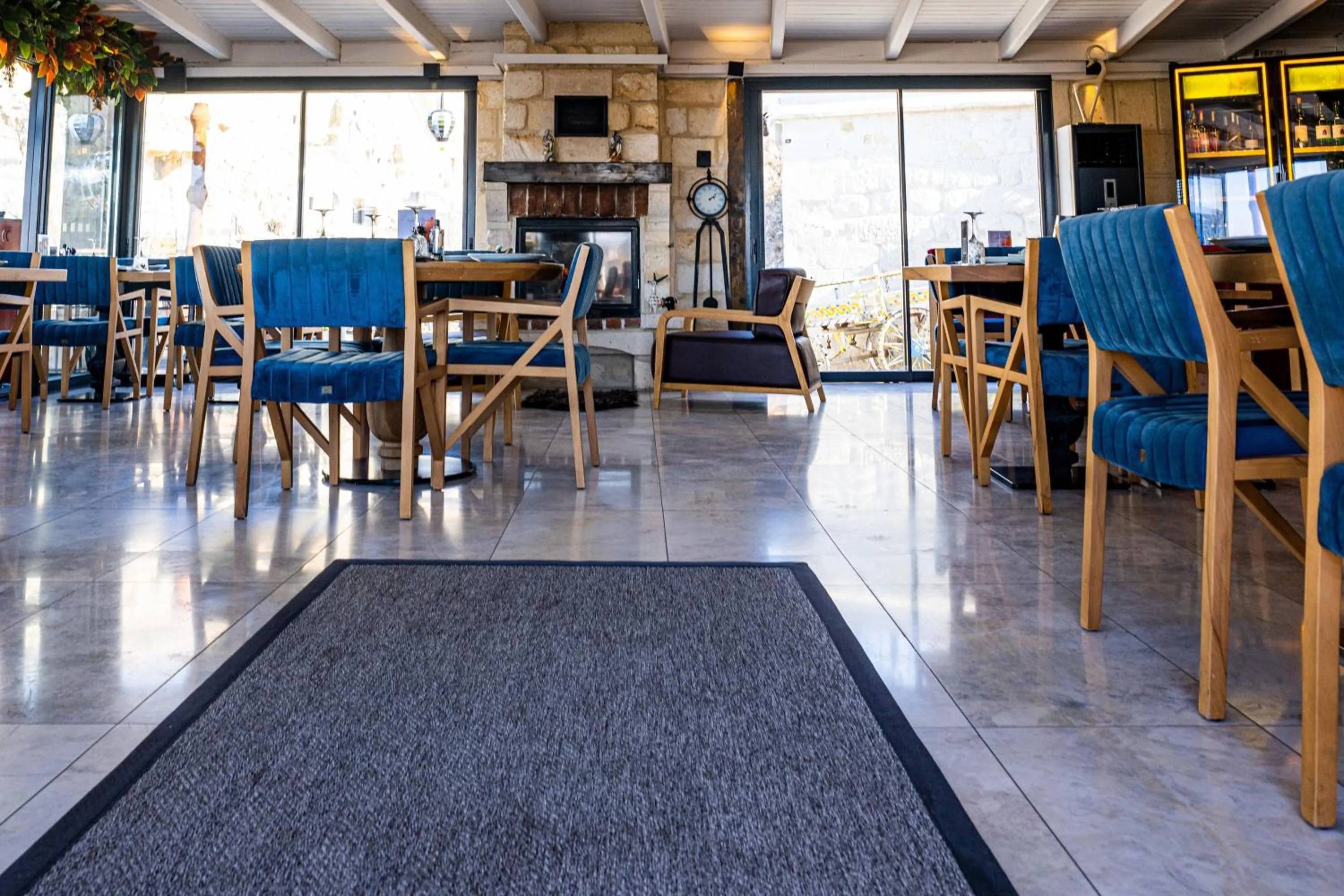 Restaurant/places to eat in Bala Cave House