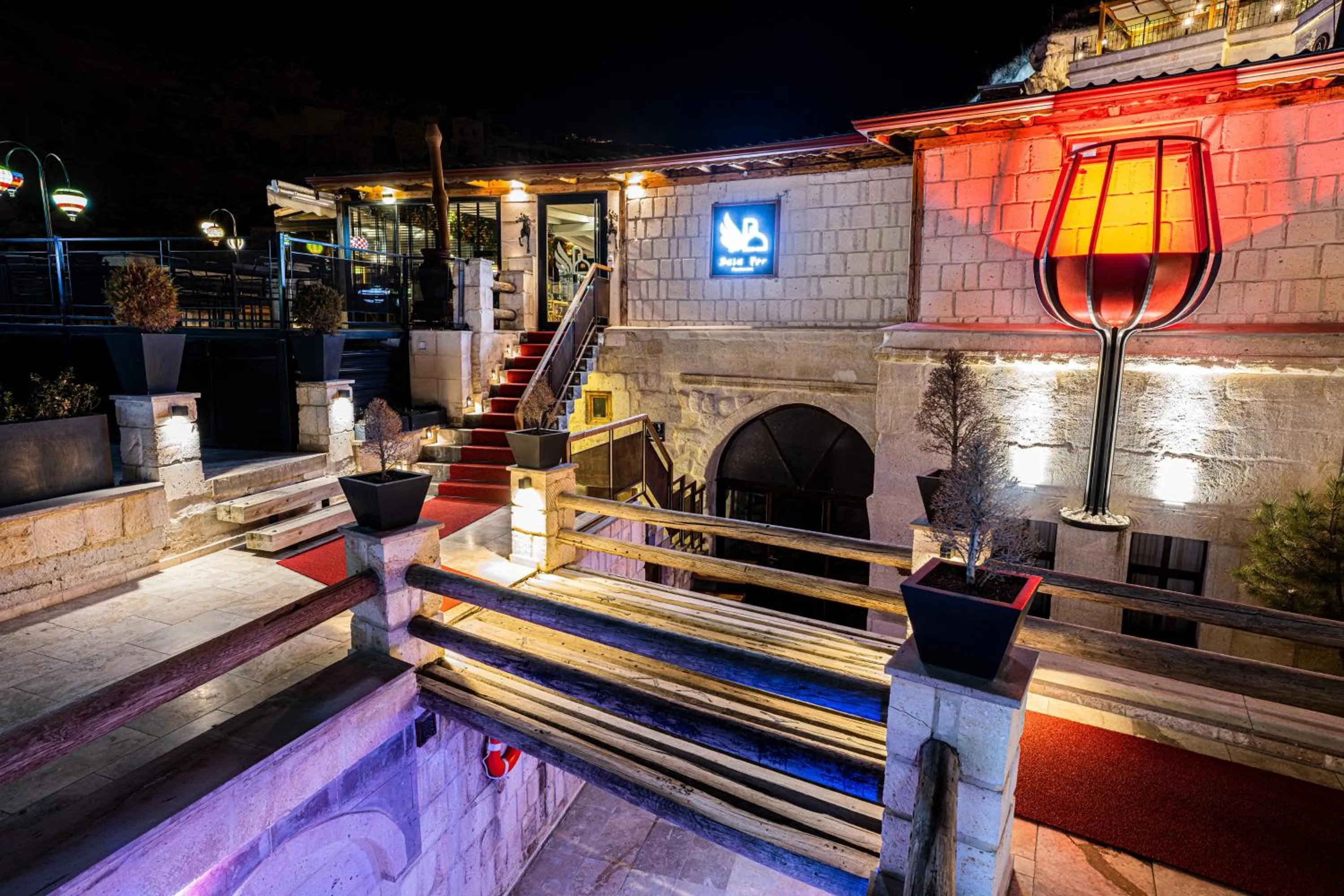 Restaurant/places to eat in Bala Cave House