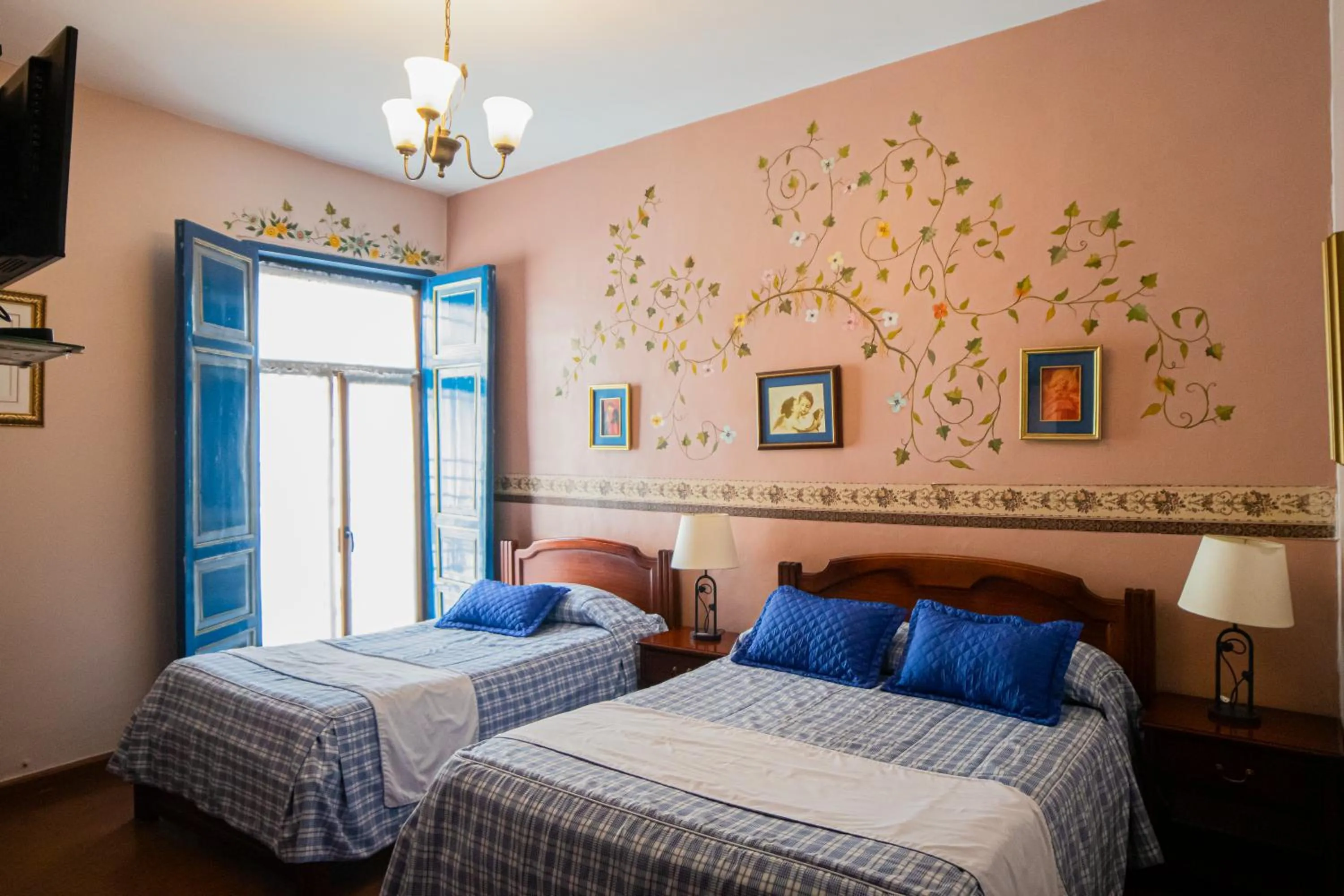 Balcony/Terrace, Bed in Hotel Posada del Angel