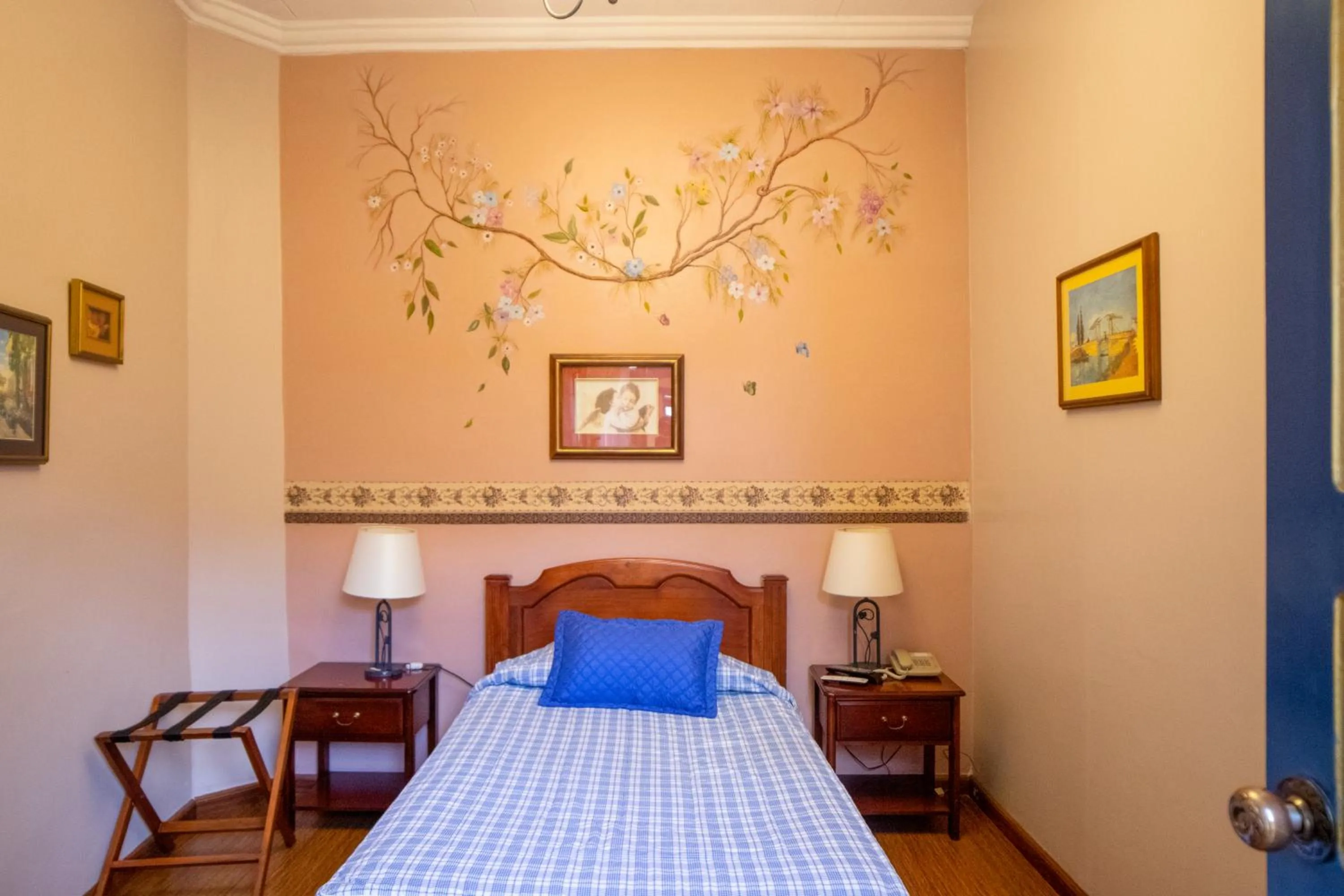 room service, Bed in Hotel Posada del Angel