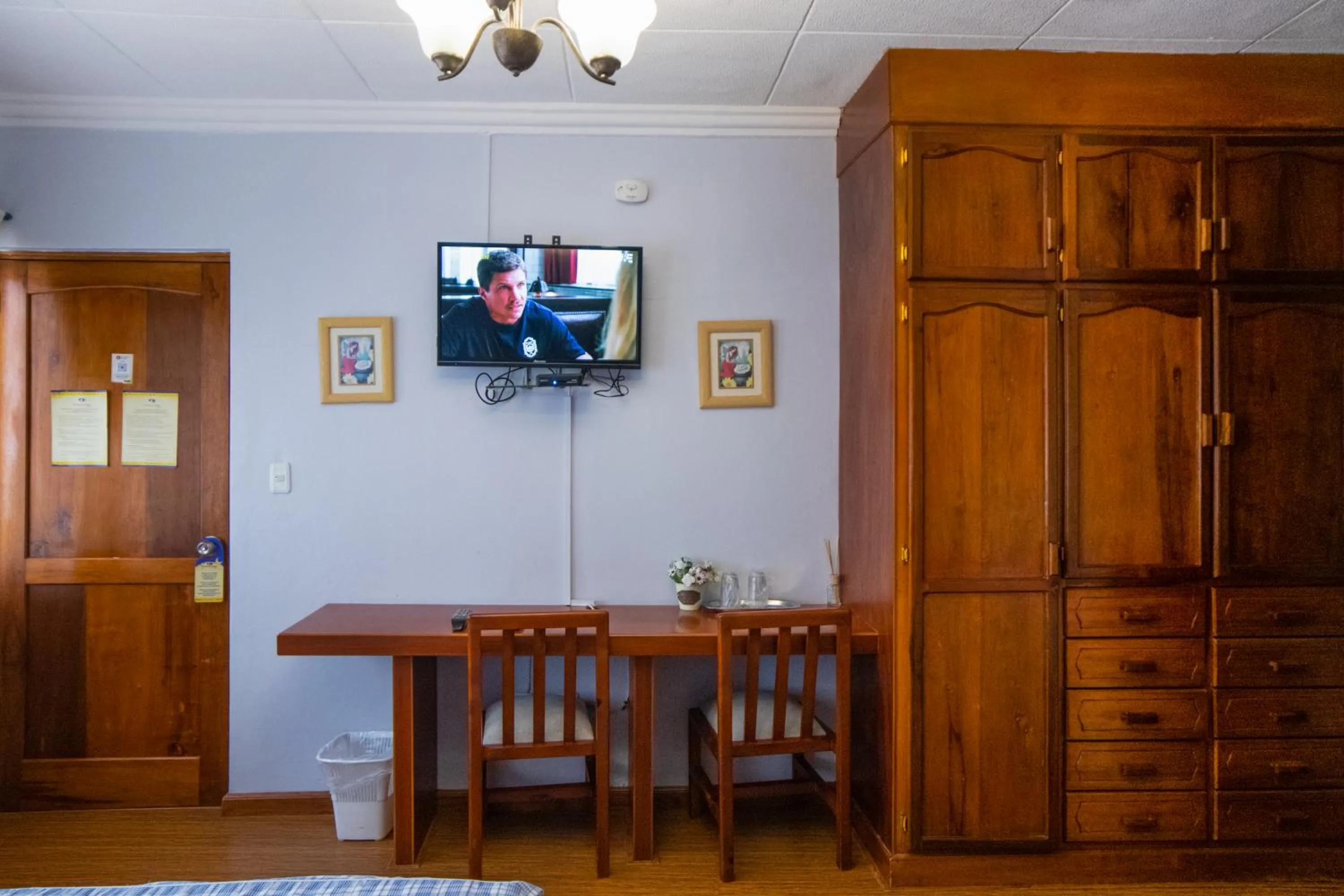 TV and multimedia in Hotel Posada del Angel