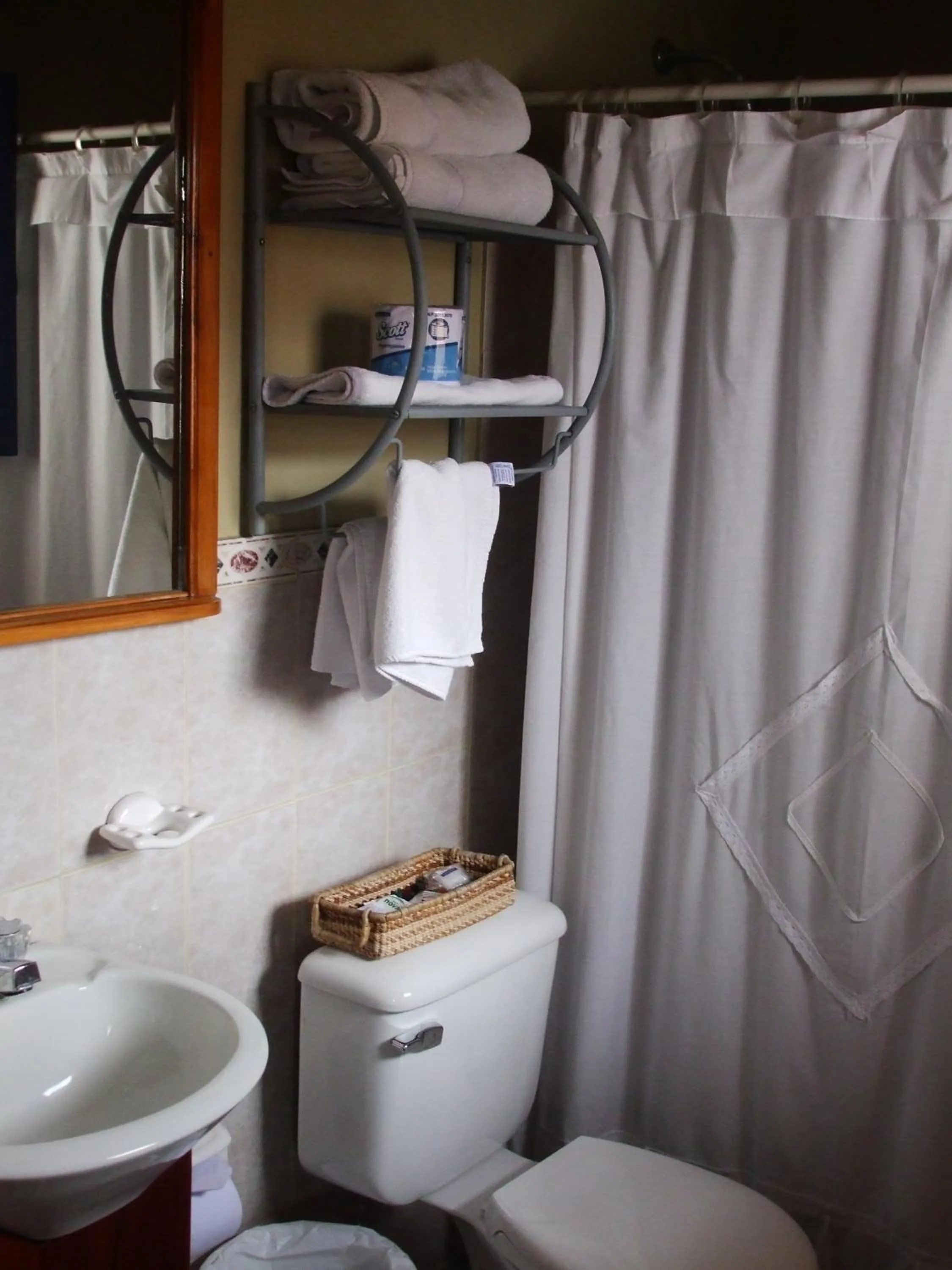 Shower in Hotel Posada del Angel