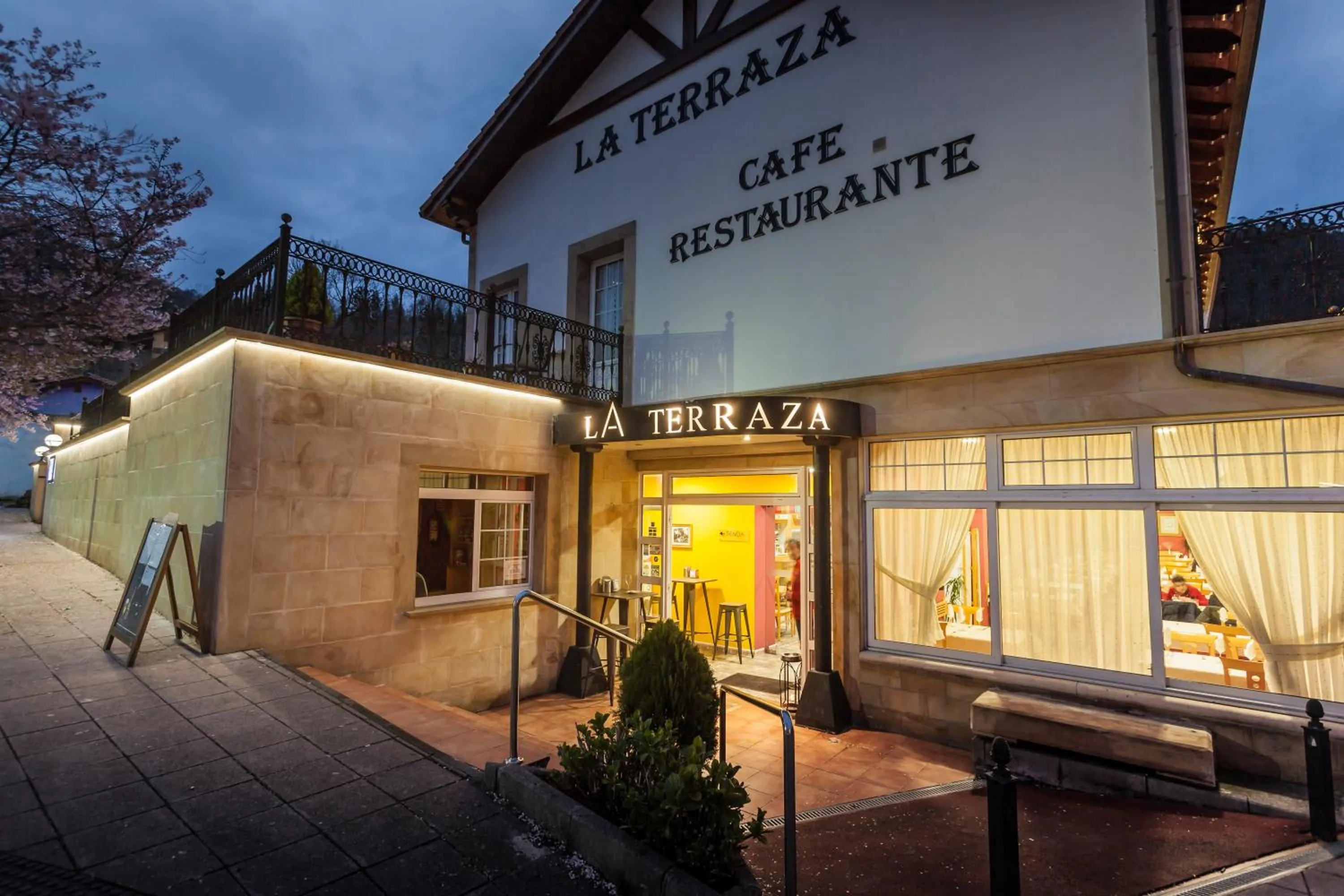 Property building in Hotel La Terraza De Puente Viesgo