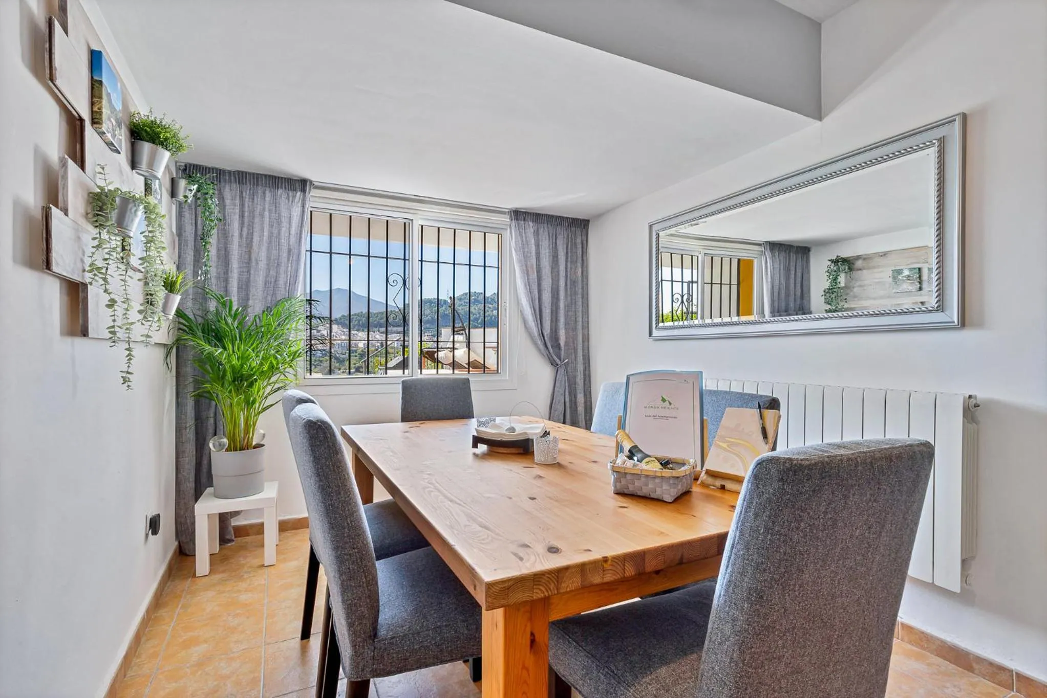 Dining area in Monda Heights close to Marbella
