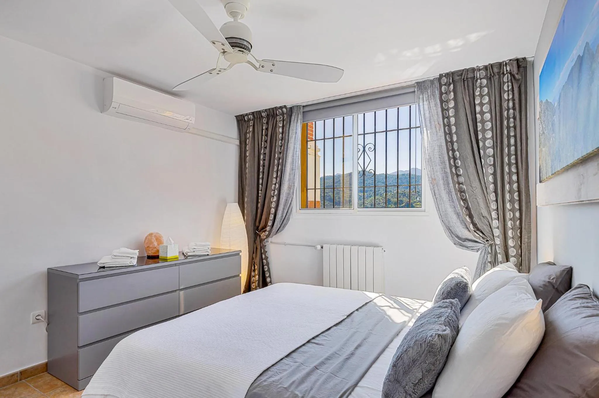 Bed in Monda Heights close to Marbella