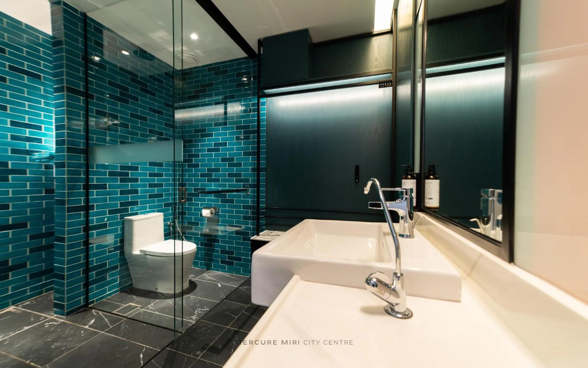 Toilet in Mercure Miri City Centre