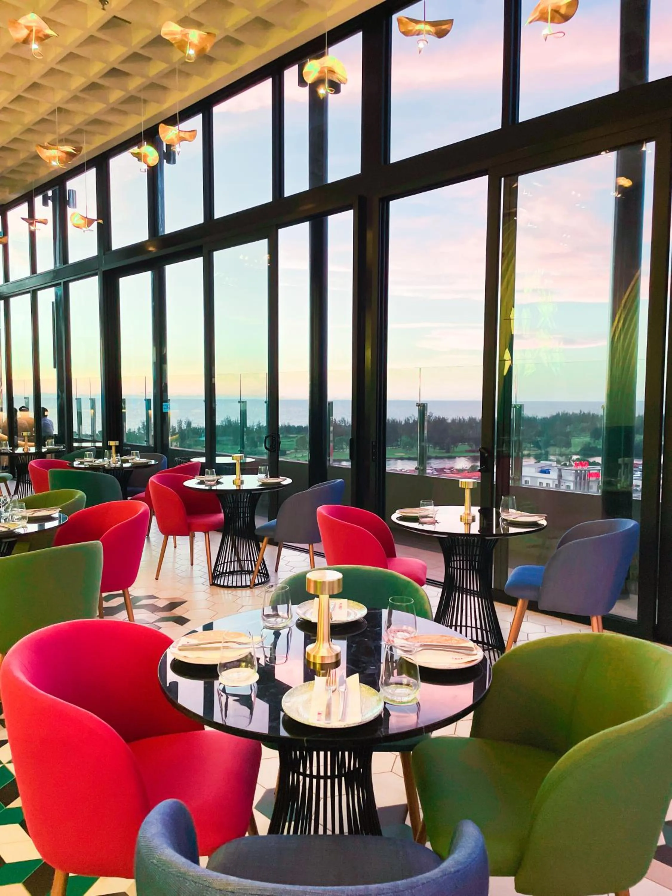 Restaurant/places to eat in Mercure Miri City Centre