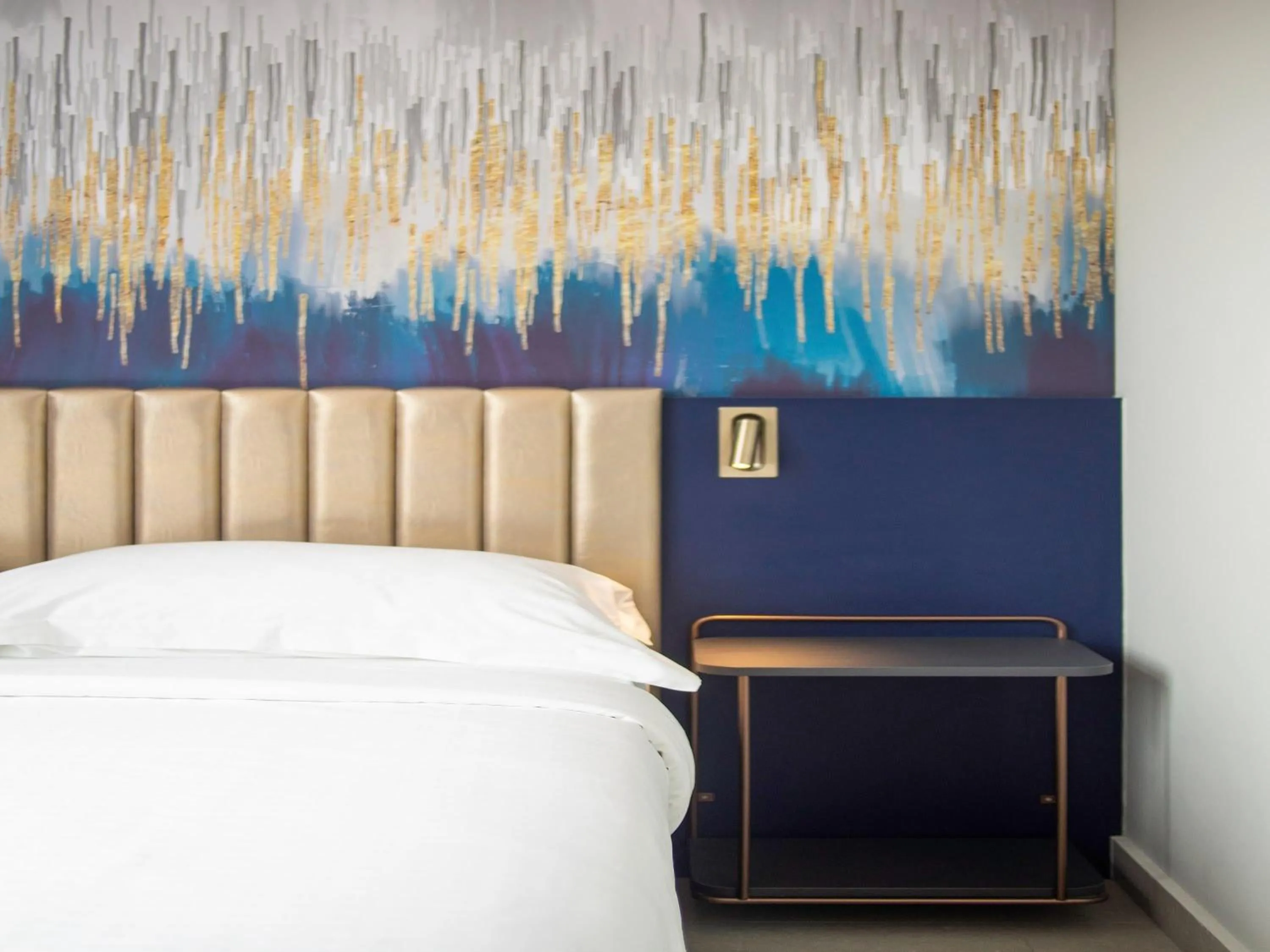 Deluxe Twin Room in ibis budget Singapore Gold