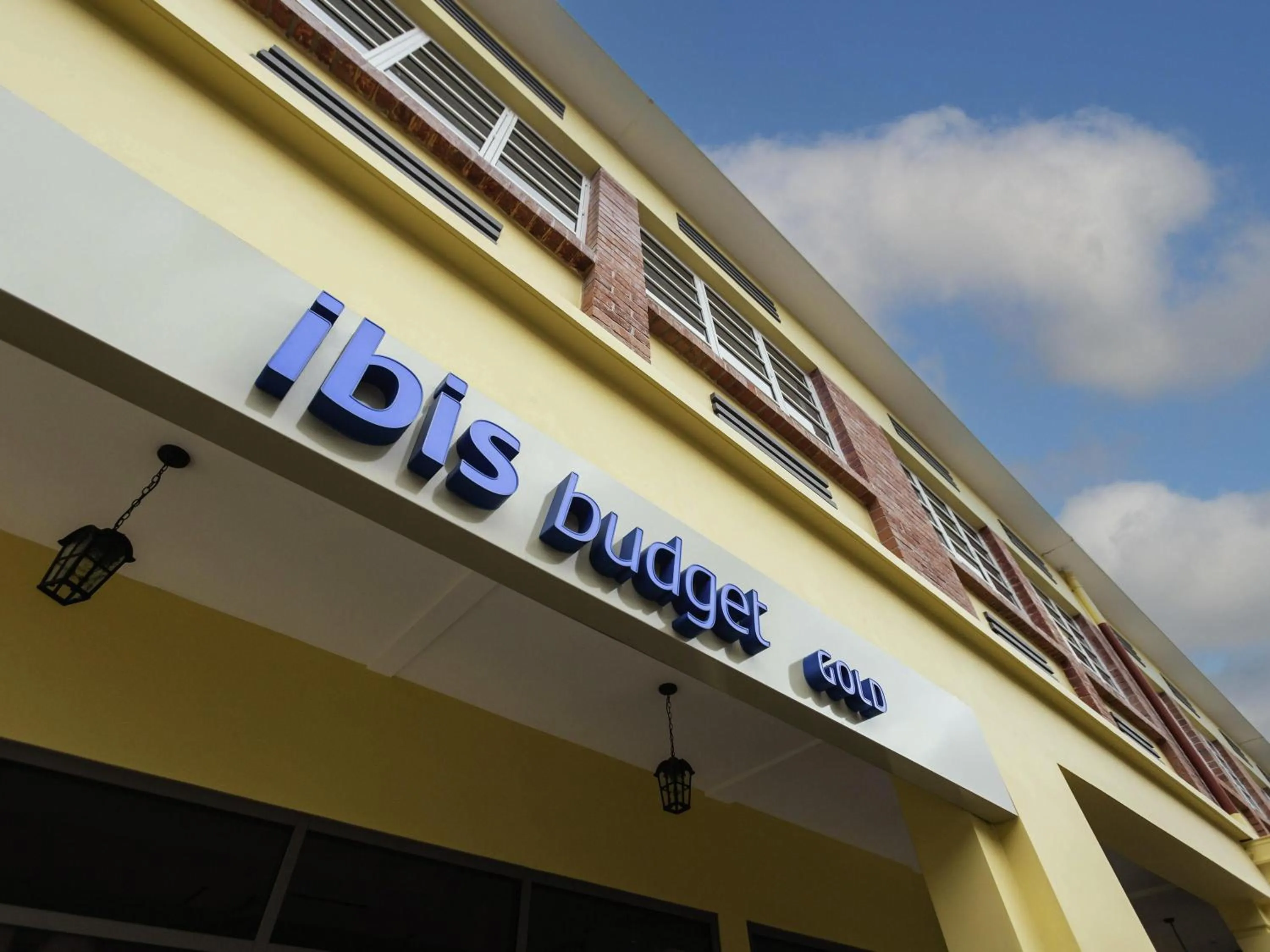 Property building in ibis budget Singapore Gold