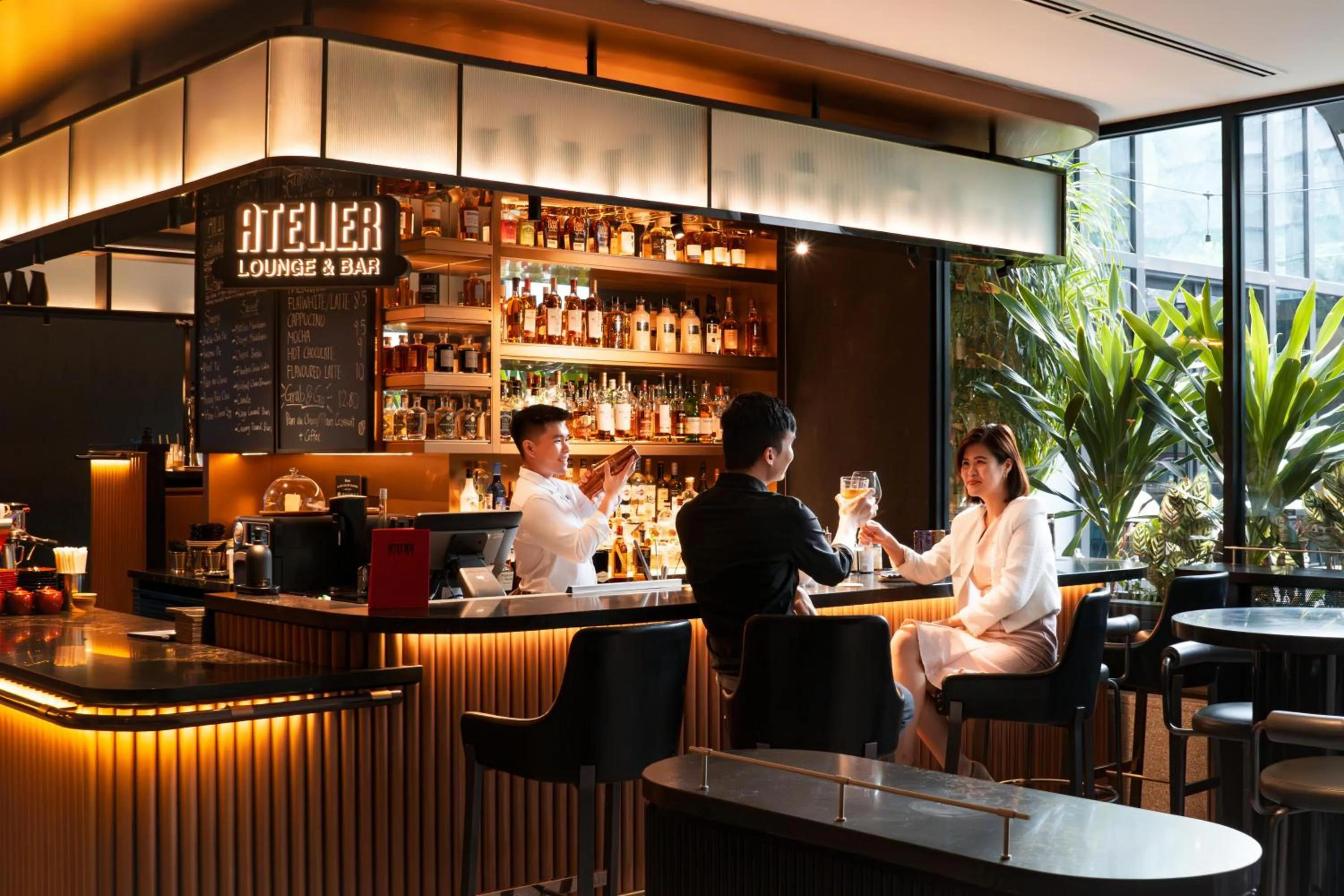 Lounge or bar in Pullman Singapore Orchard