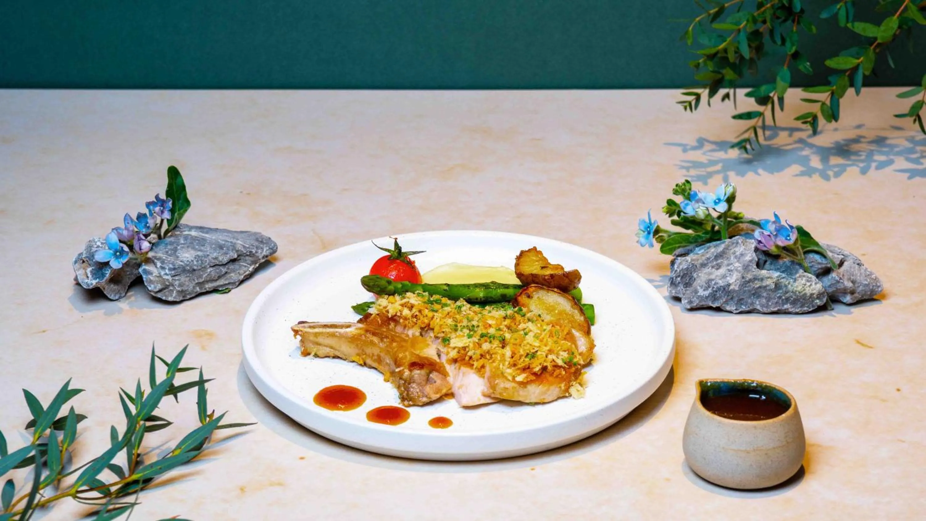 Restaurant/places to eat in Pullman Singapore Orchard