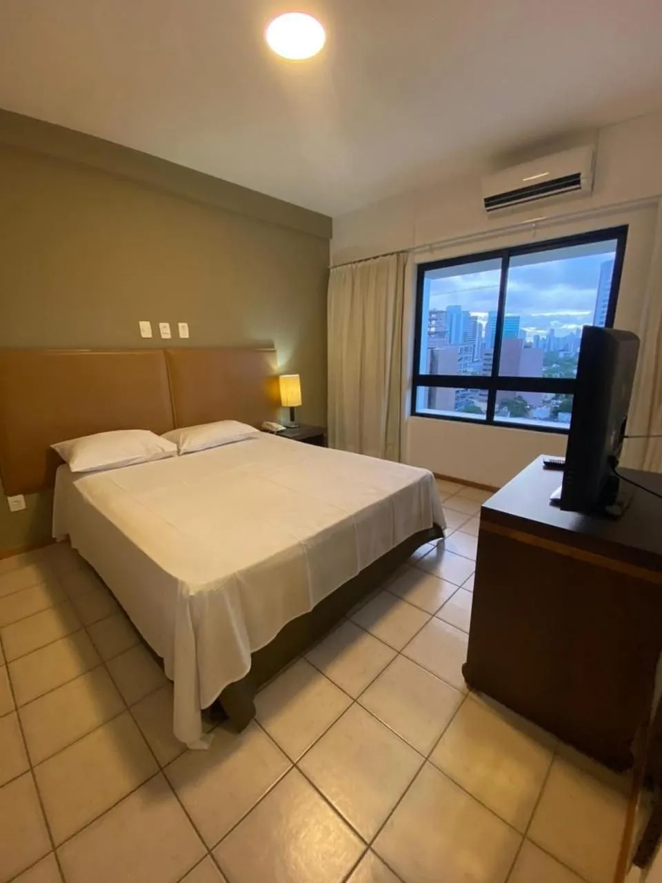 Bedroom, Bed in Flat no Condomínio Metrópolis - Ilha do Leite