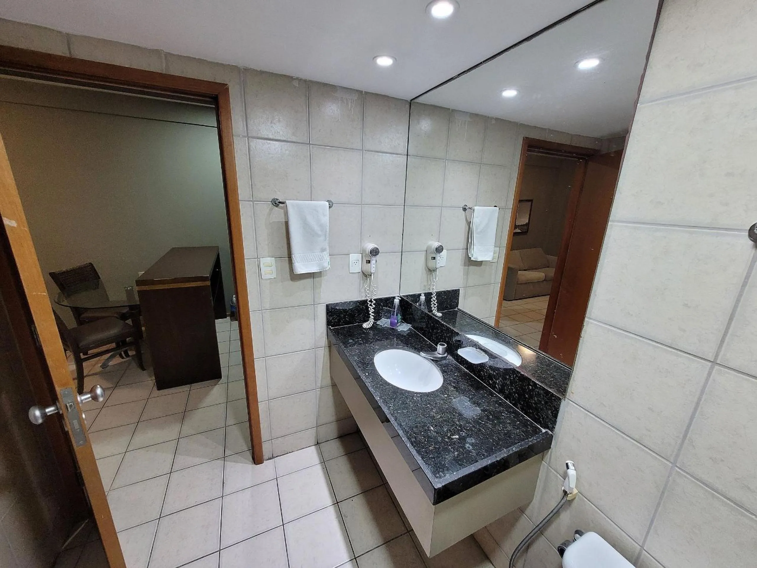 Toilet in Flat no Condomínio Metrópolis - Ilha do Leite