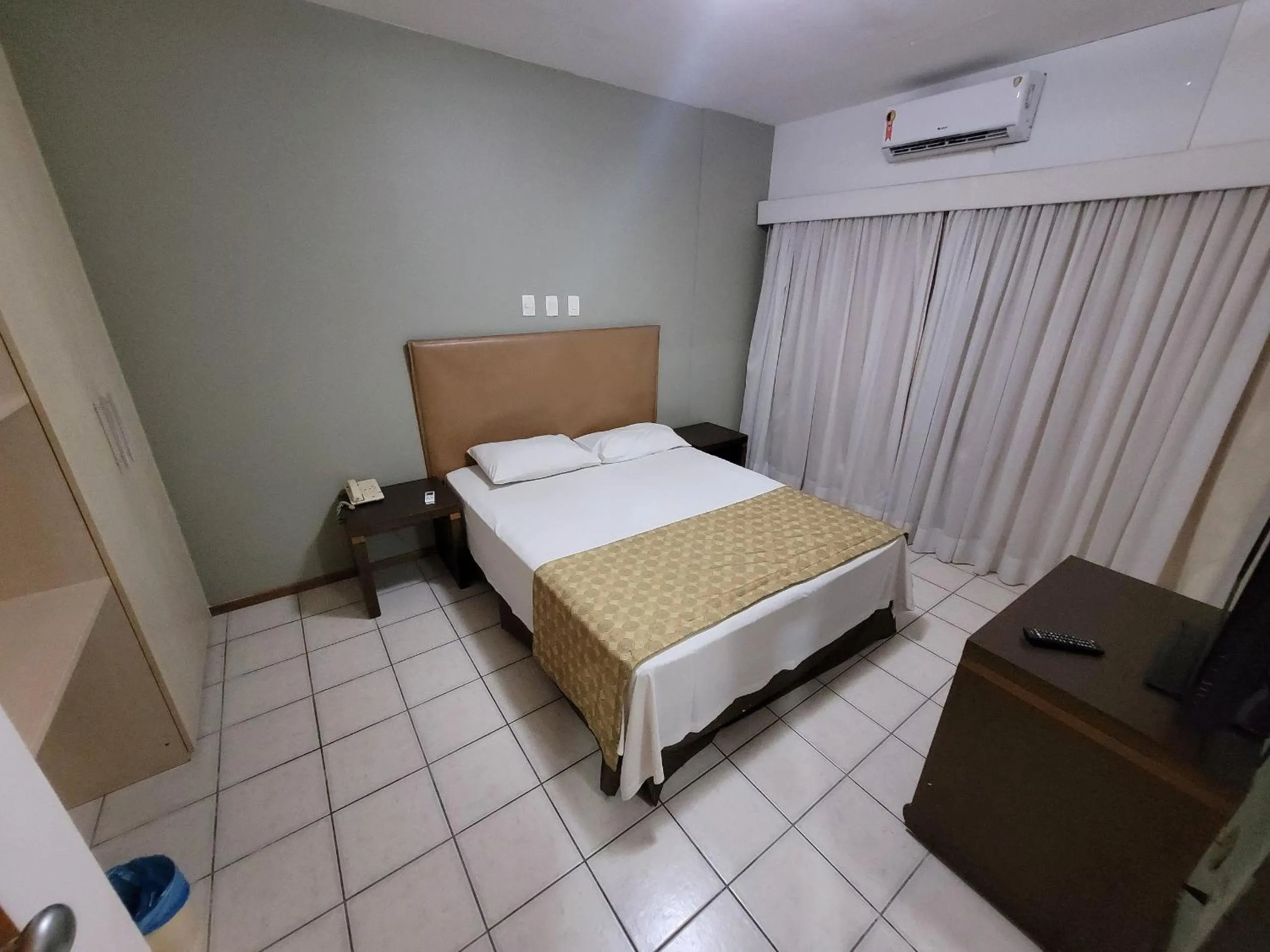 Bedroom, Bed in Flat no Condomínio Metrópolis - Ilha do Leite