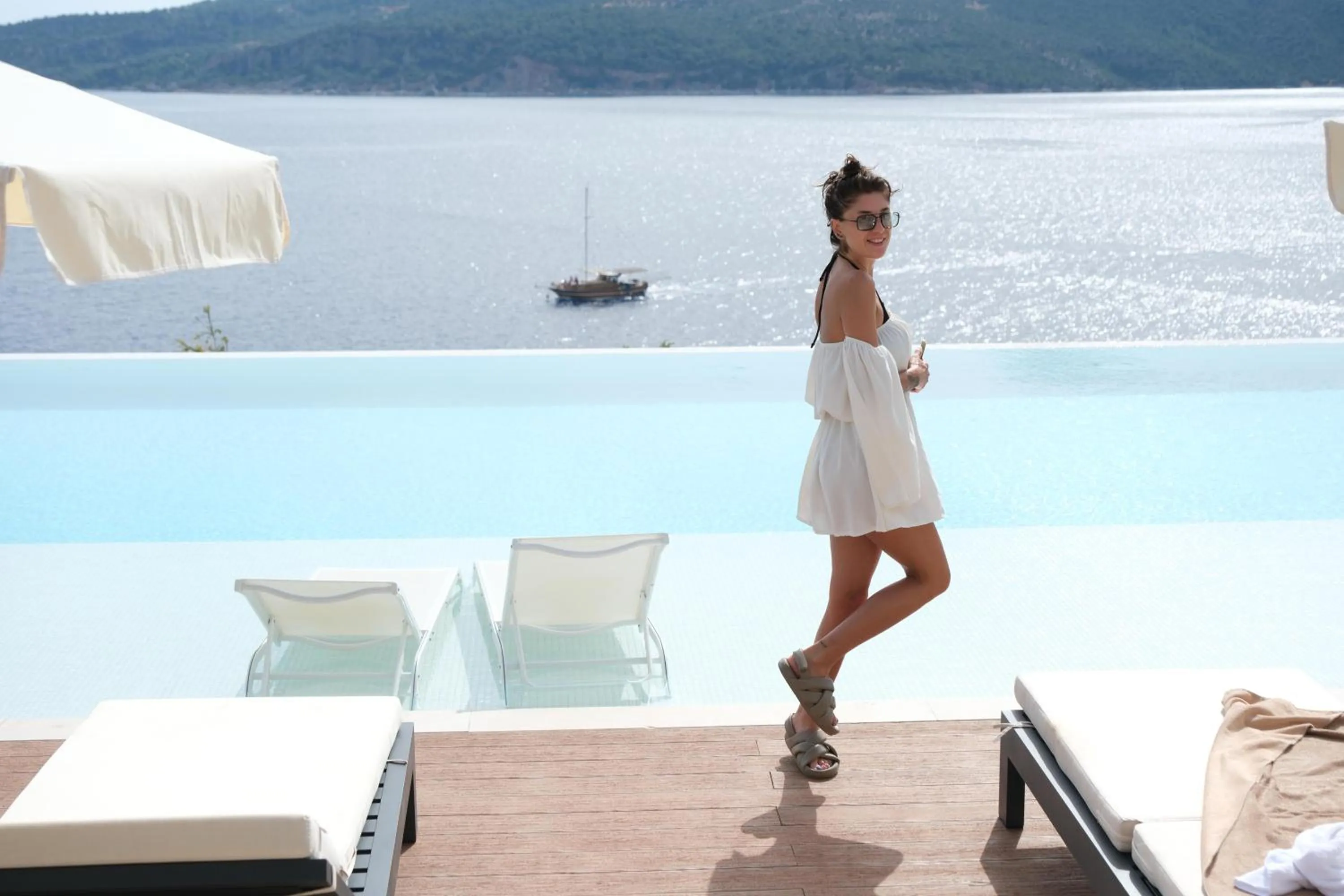 Swimming pool in Lures Hotel