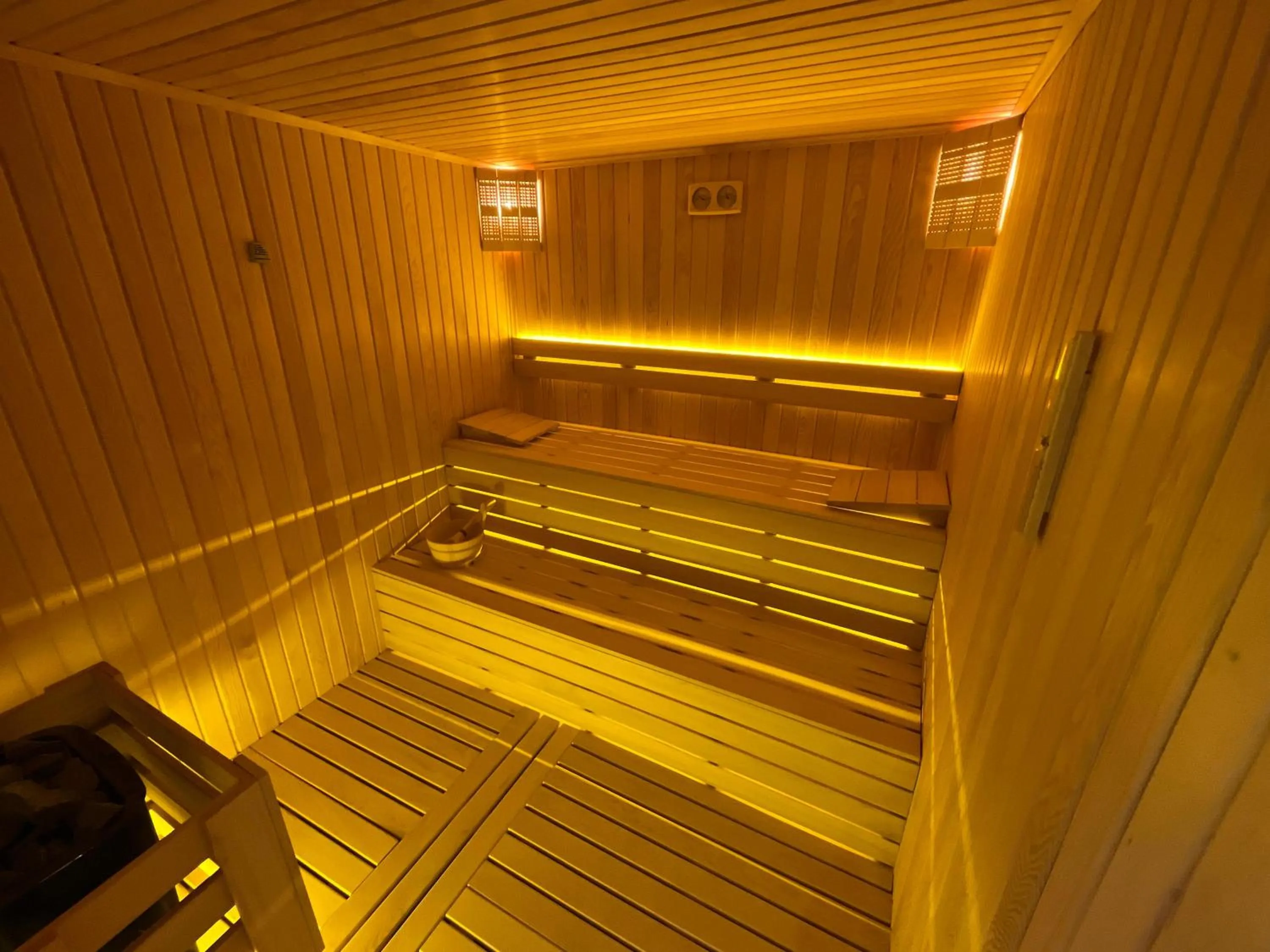 Sauna in Lures Hotel