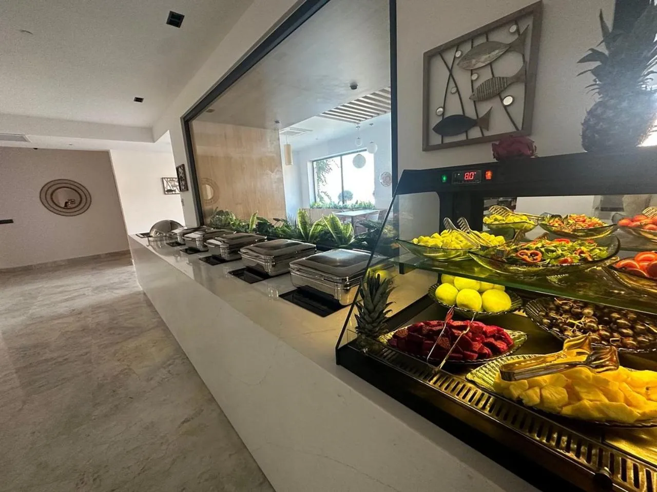 Restaurant/places to eat in Lures Hotel