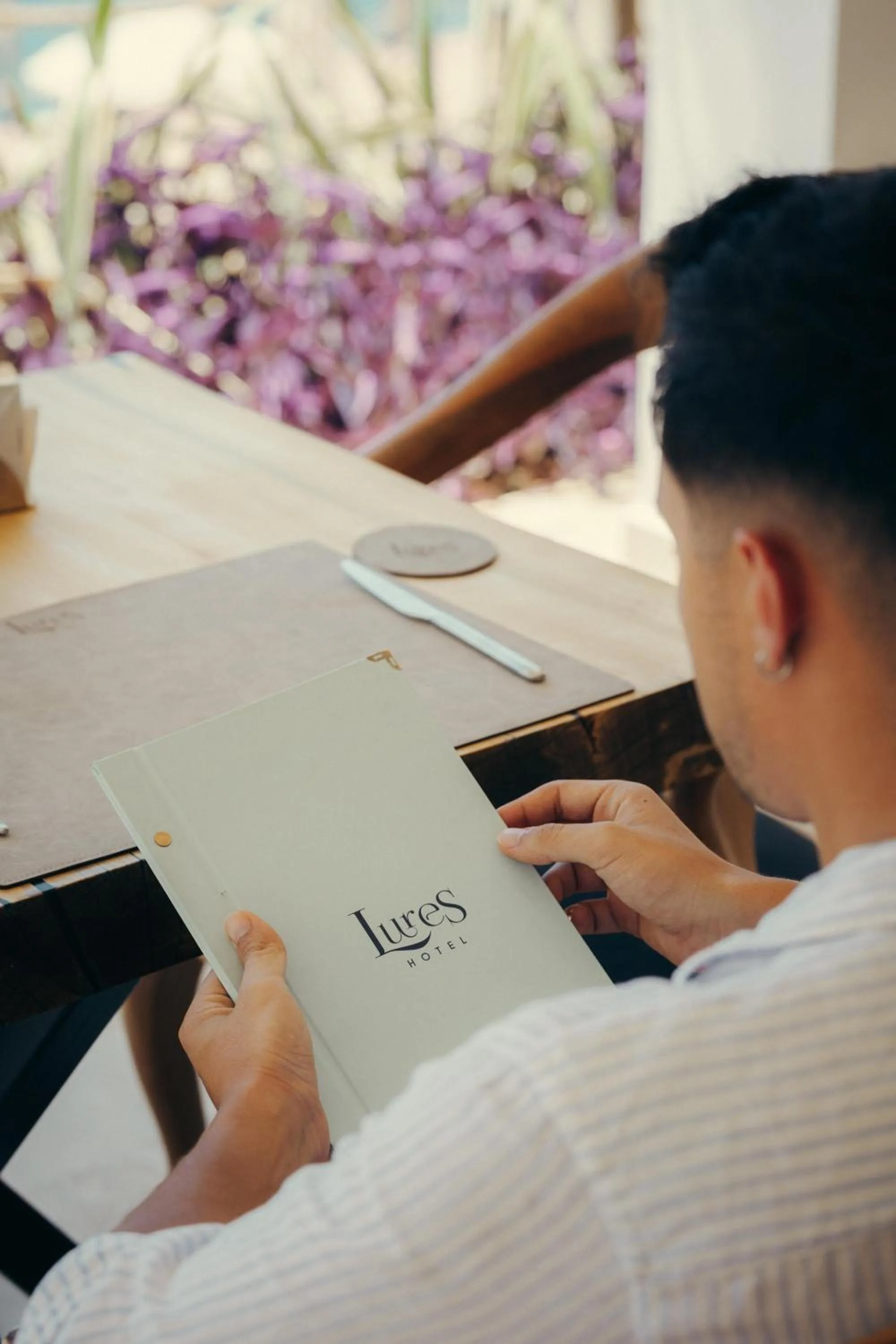 Restaurant/places to eat in Lures Hotel