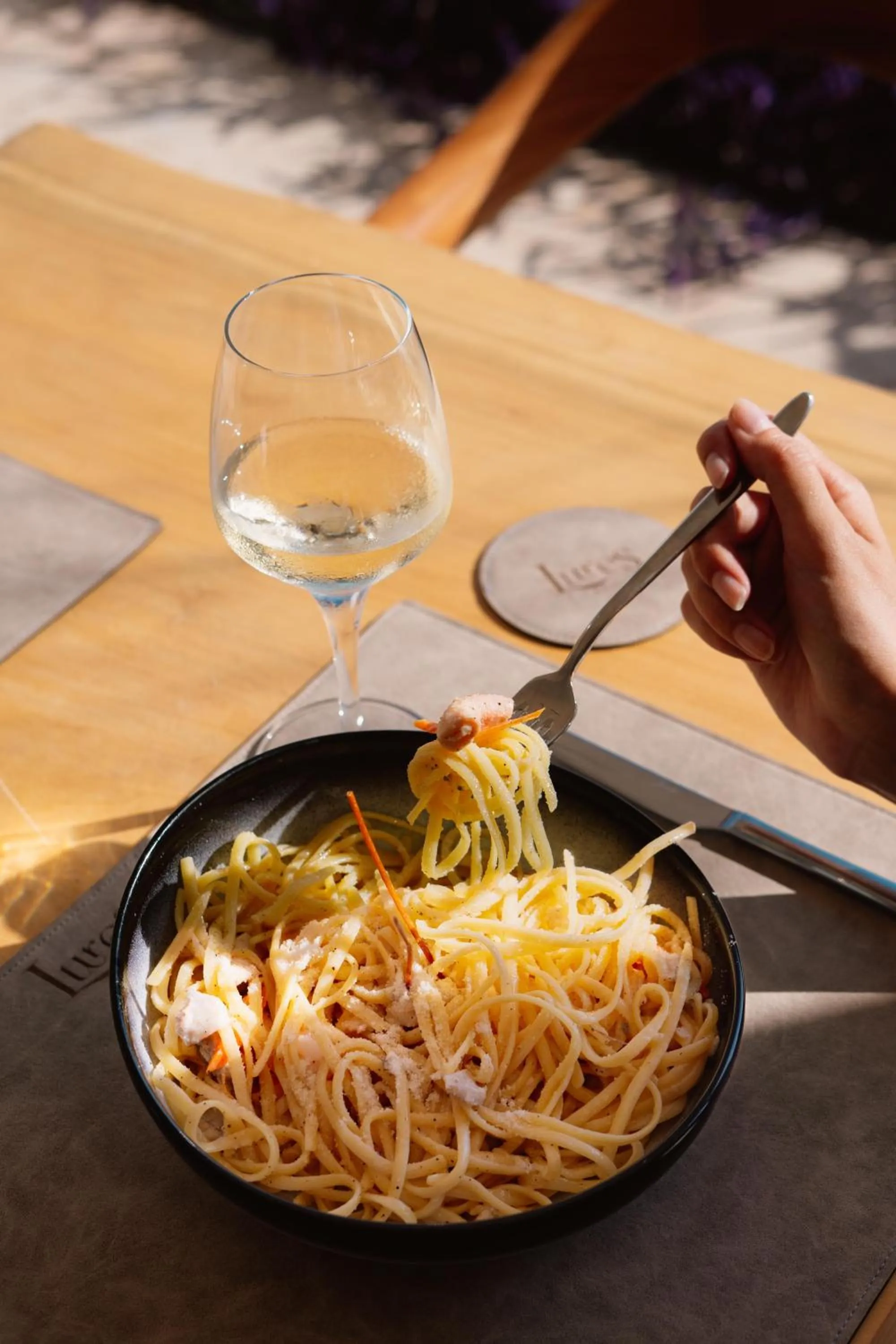 Restaurant/places to eat in Lures Hotel