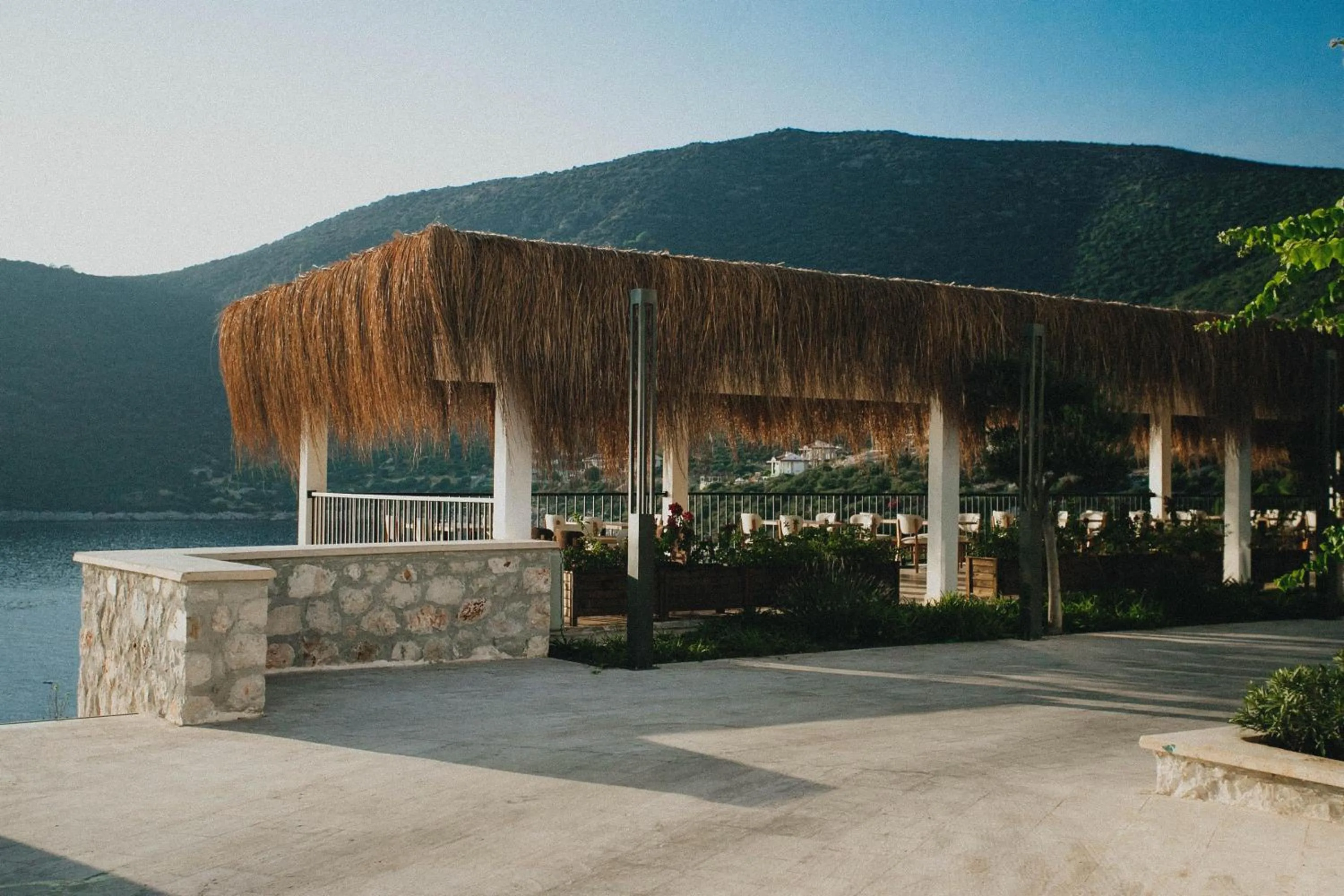 Restaurant/places to eat in Lures Hotel