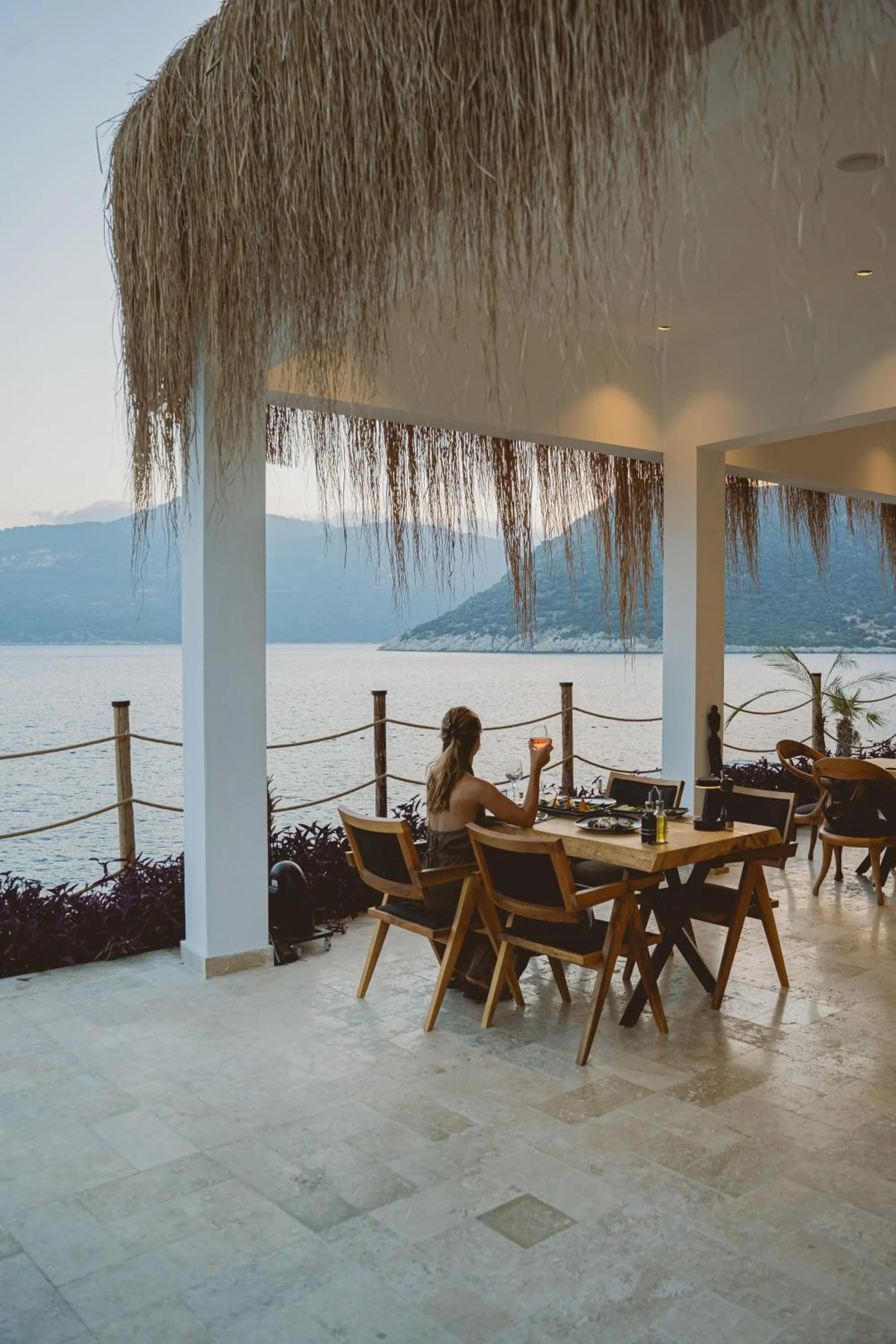 Restaurant/places to eat in Lures Hotel