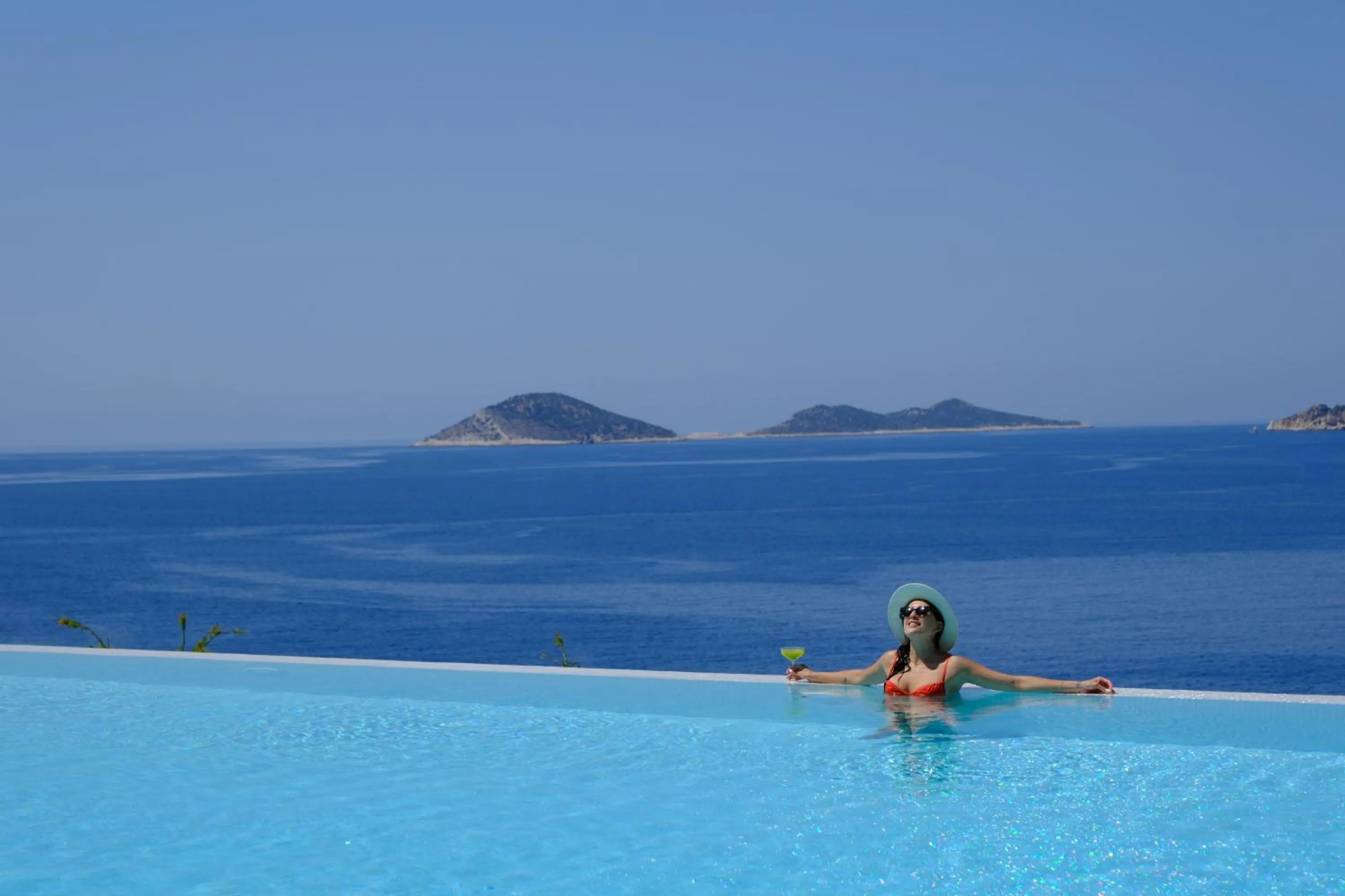 Swimming pool in Lures Hotel