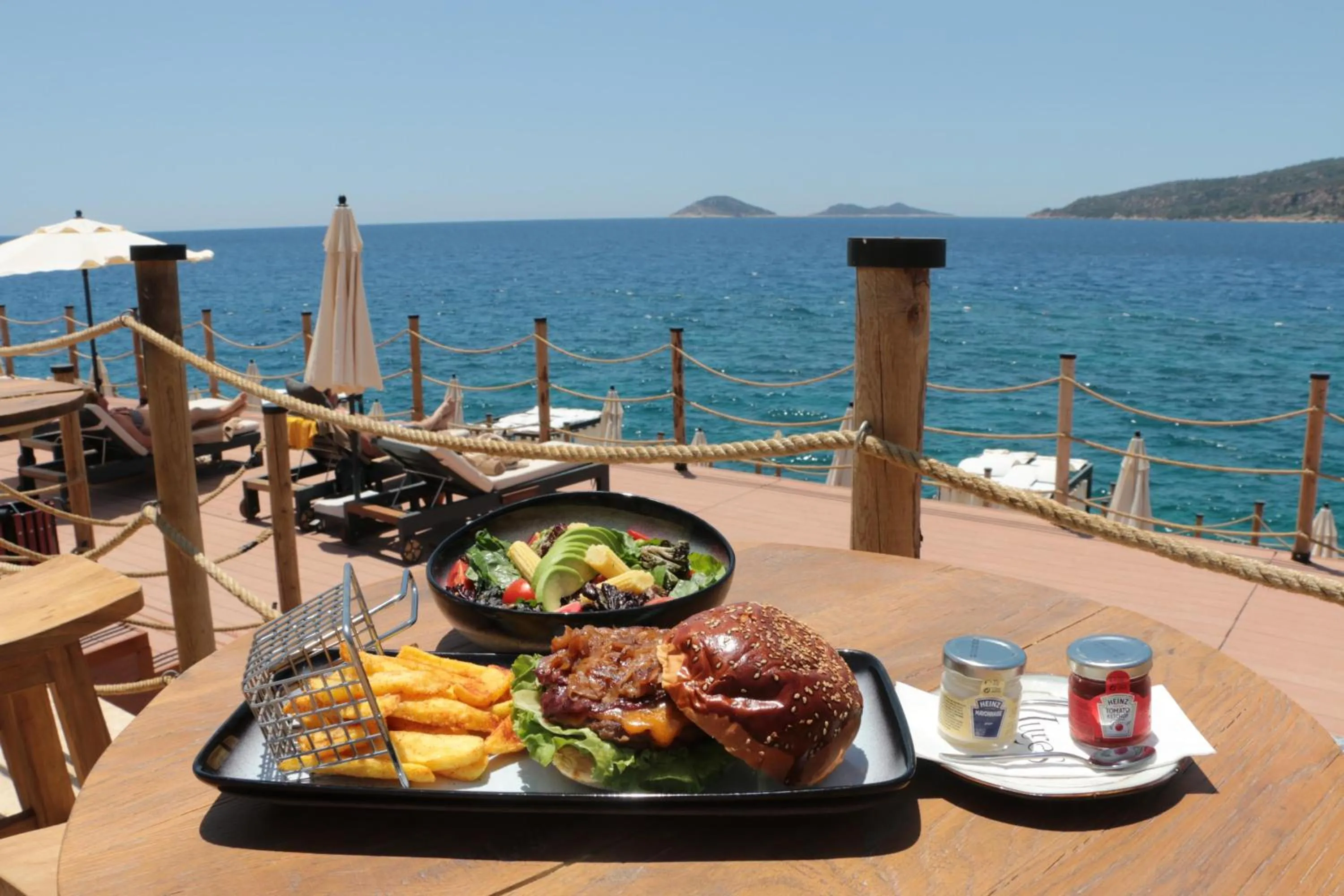 Restaurant/places to eat in Lures Hotel