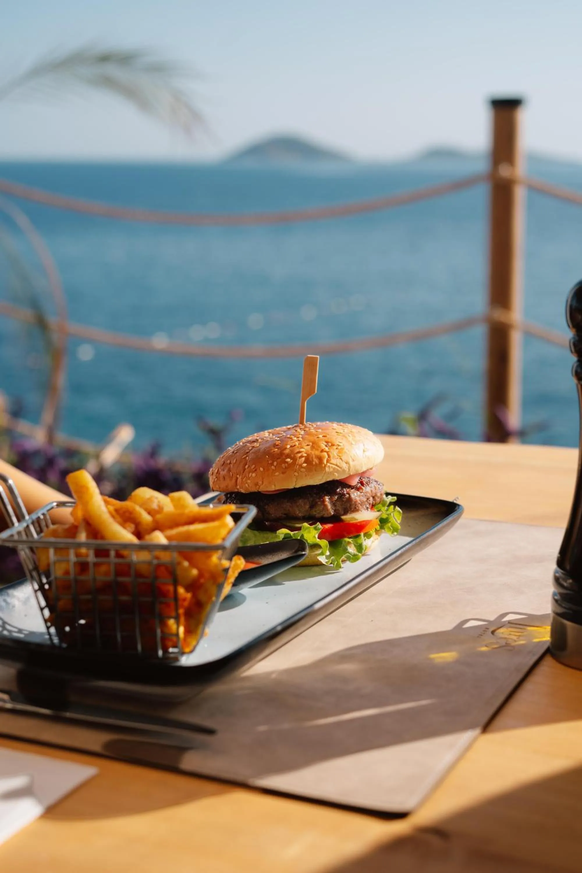 Restaurant/places to eat in Lures Hotel