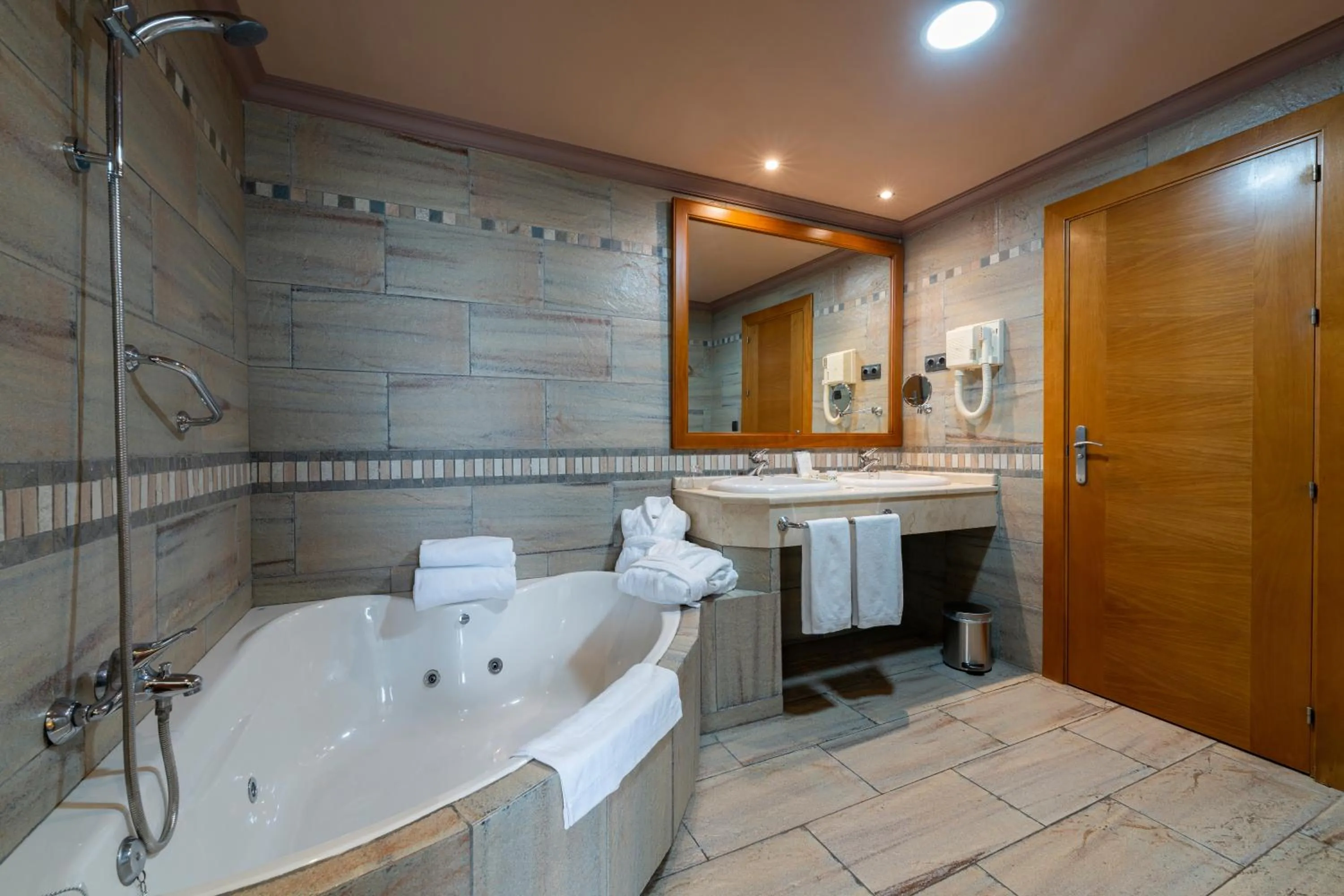 Bathroom in Hotel Antequera Hills