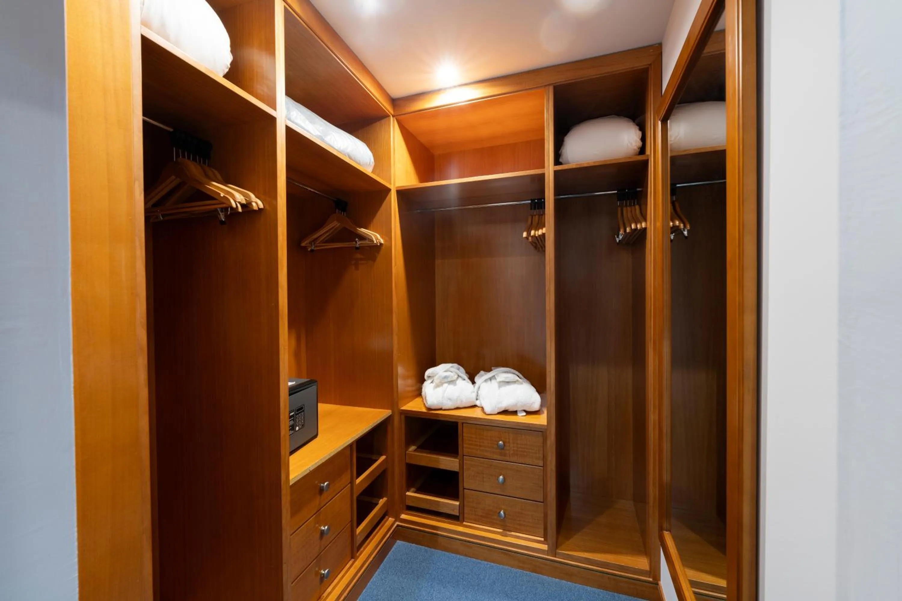 wardrobe in Hotel Antequera Hills