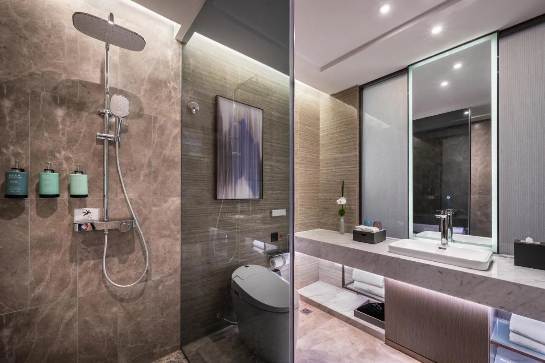 Shower in Novotel Kunshan Yangcheng Lake