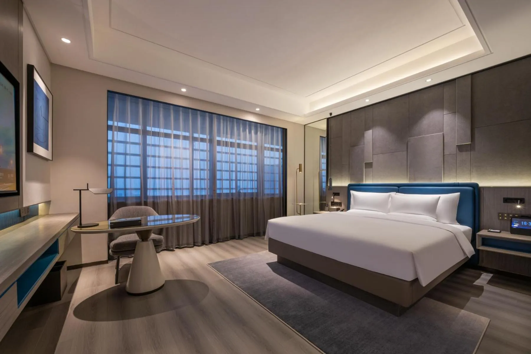 Bed in Novotel Kunshan Yangcheng Lake