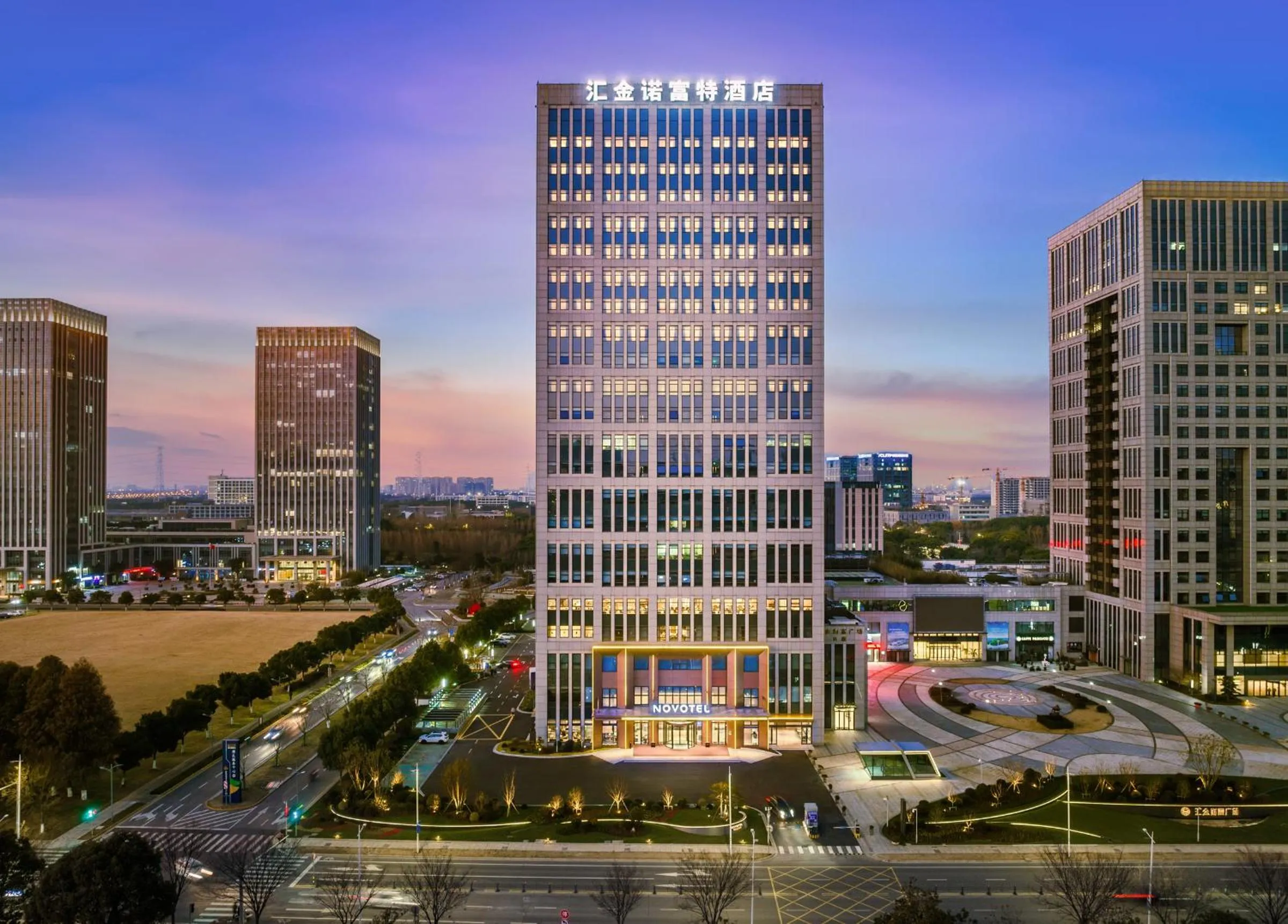 Property building in Novotel Kunshan Yangcheng Lake
