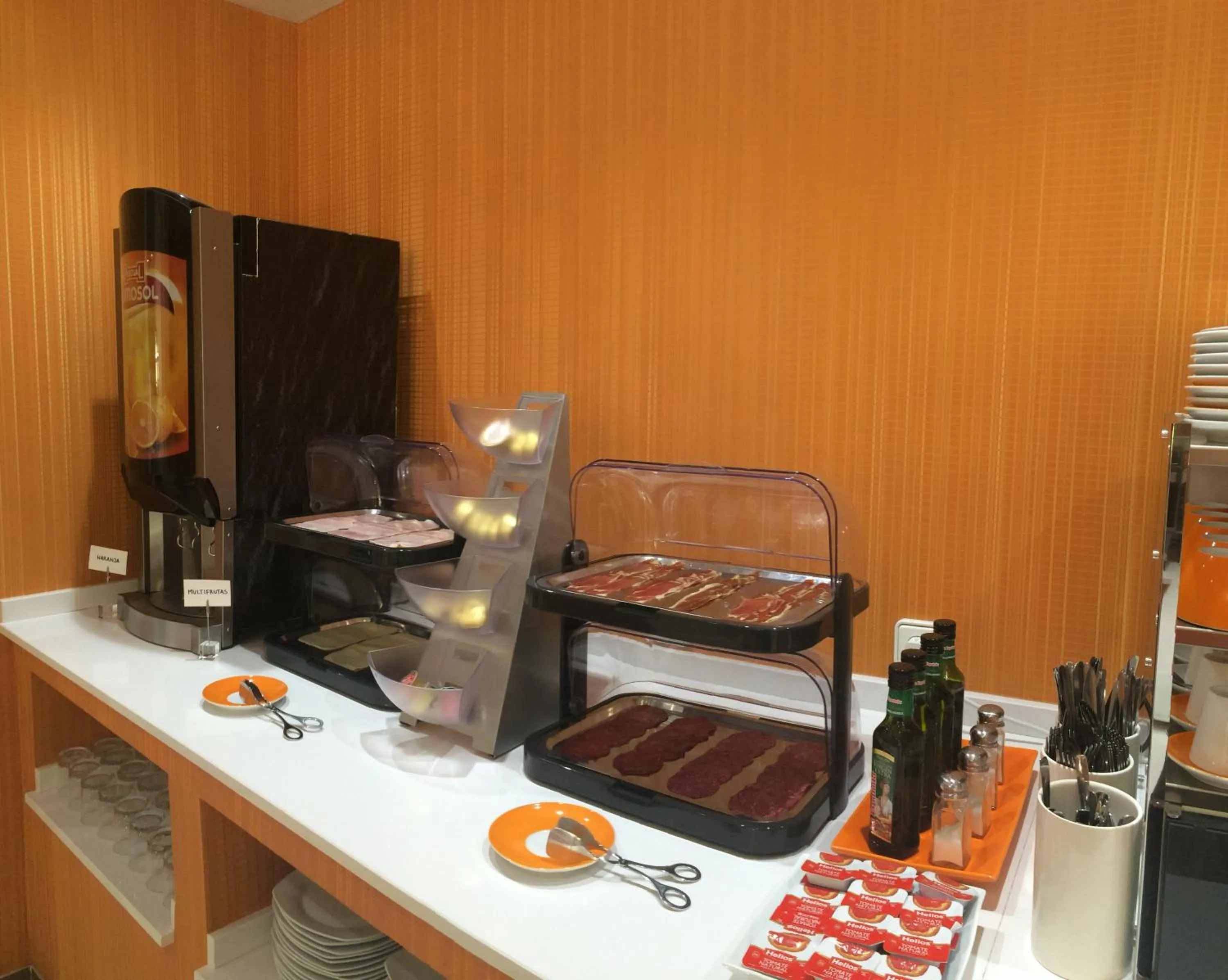 Food and drinks in Hotel Indiana